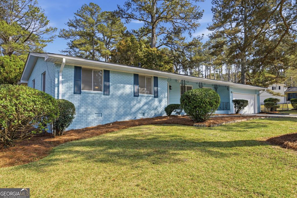 Photo of 2494 Fairway Circle SW, Atlanta, GA 30331 (MLS # 10720333)