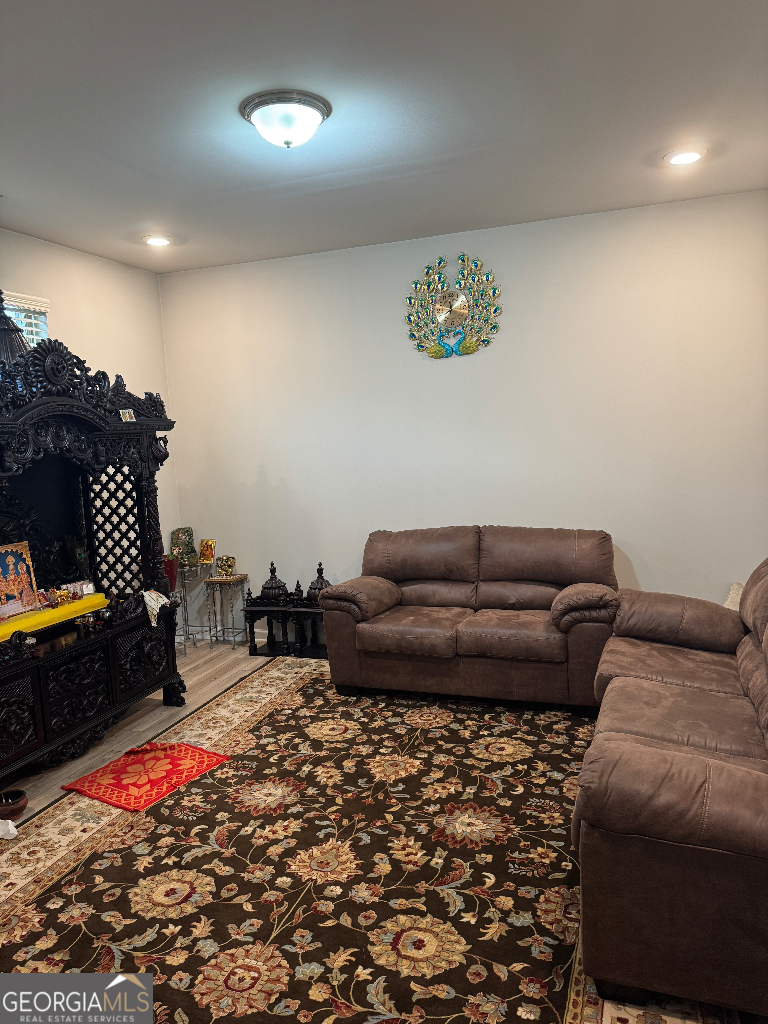 327 Round Pond DR