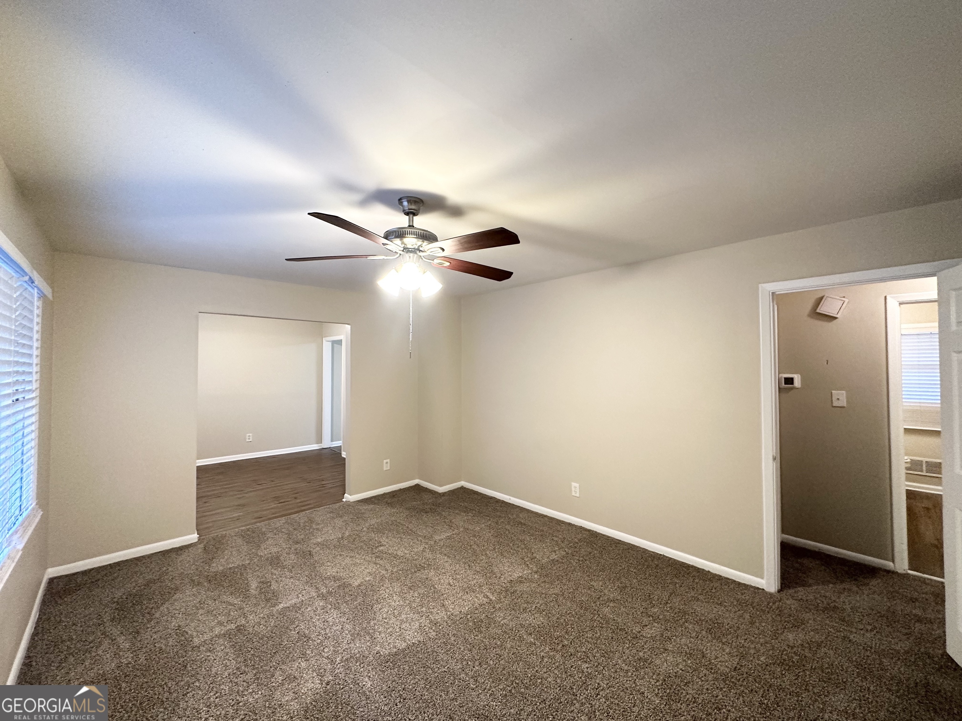220 Oakcliff CT NW
