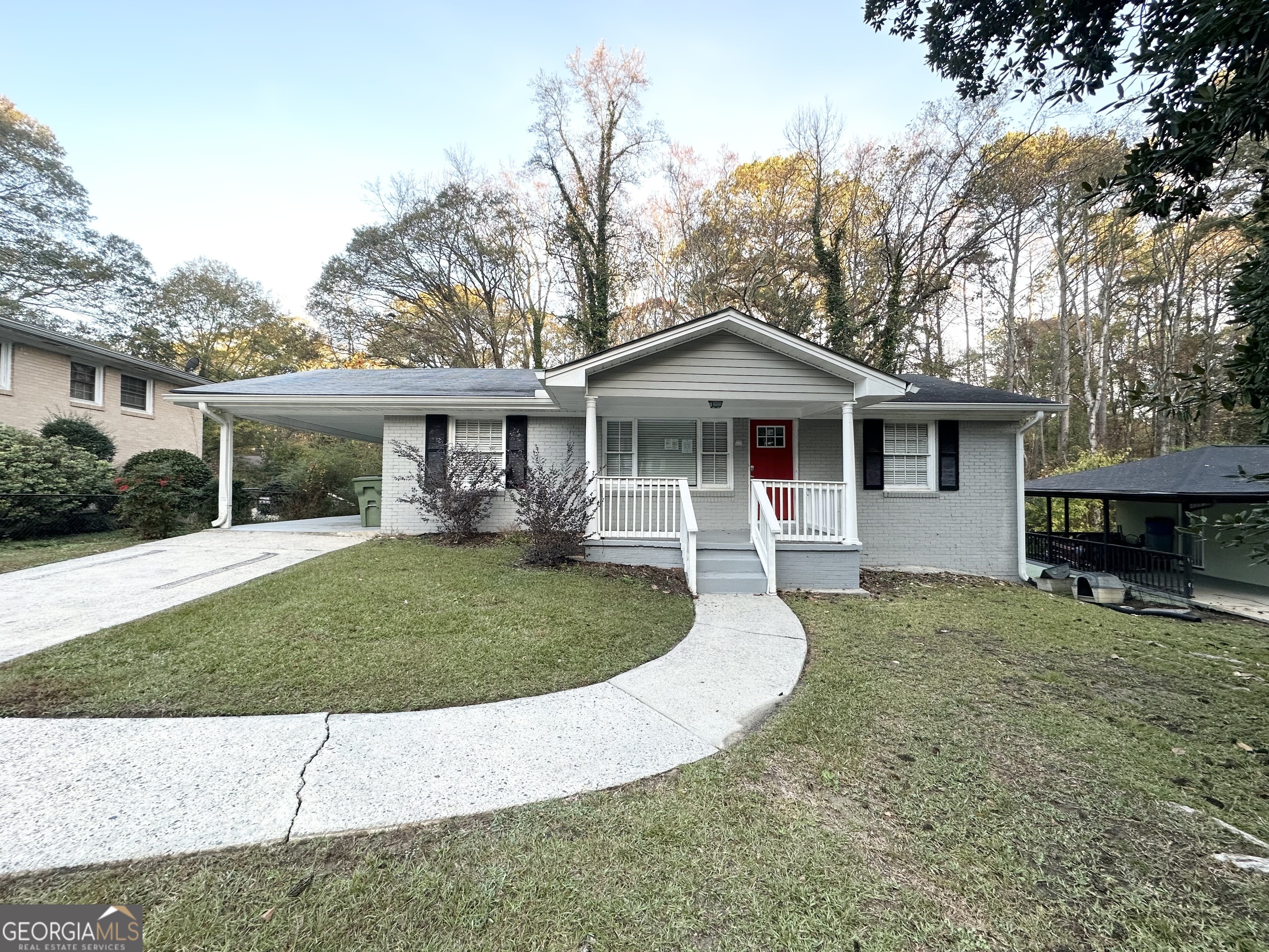 220 Oakcliff CT NW