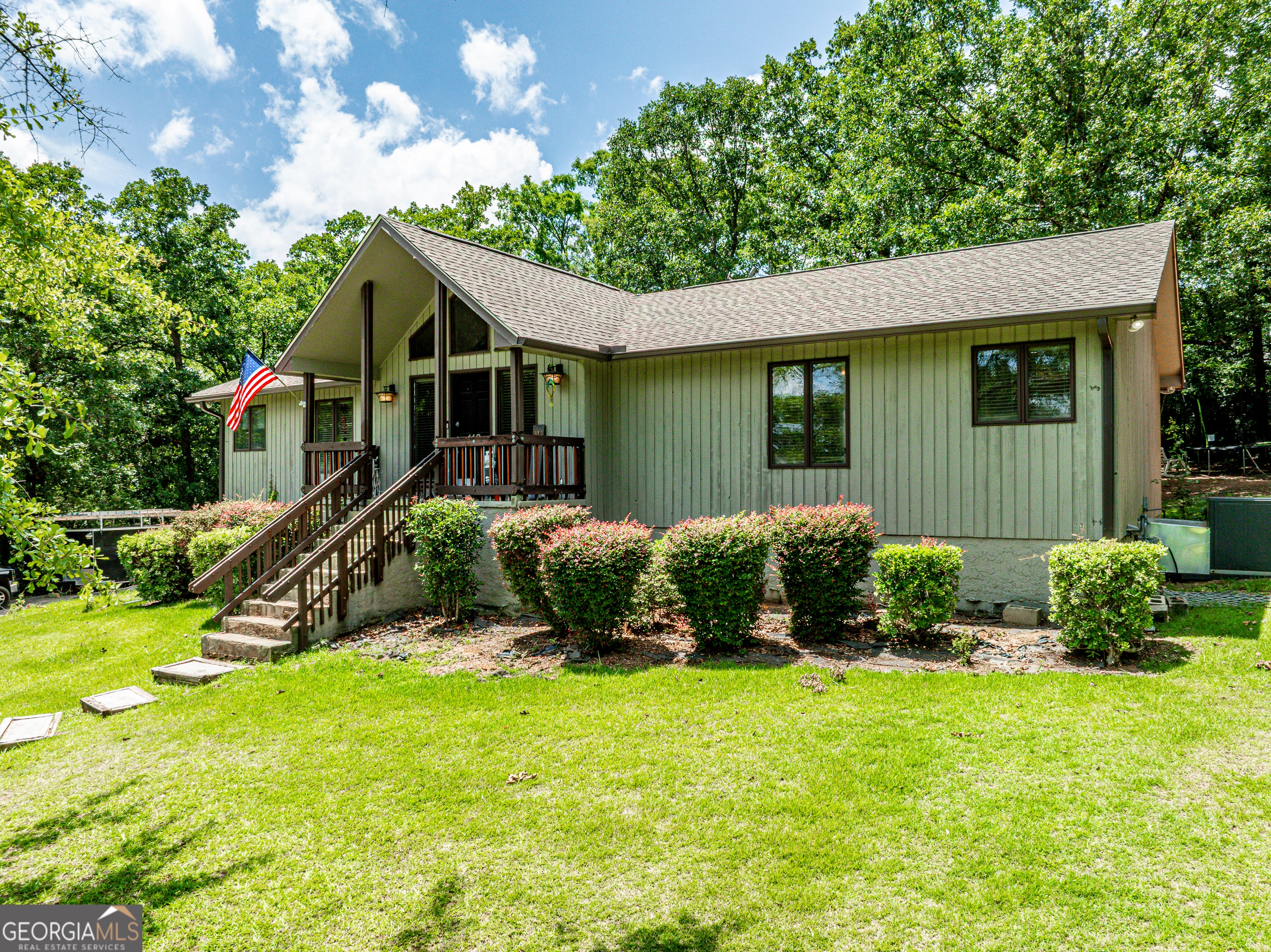 118 Pinecrest DR NE