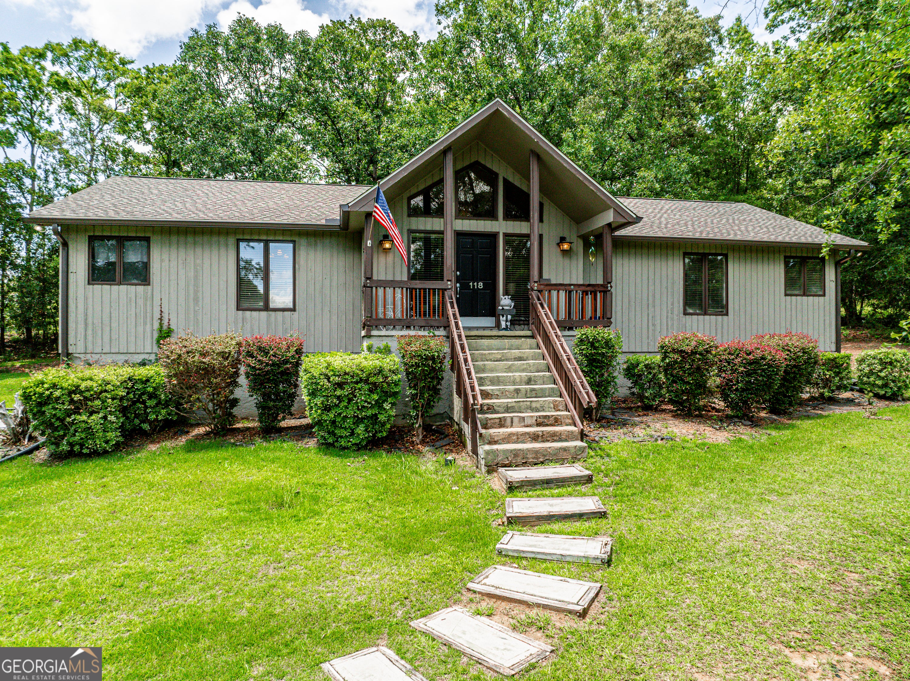 118 Pinecrest DR NE