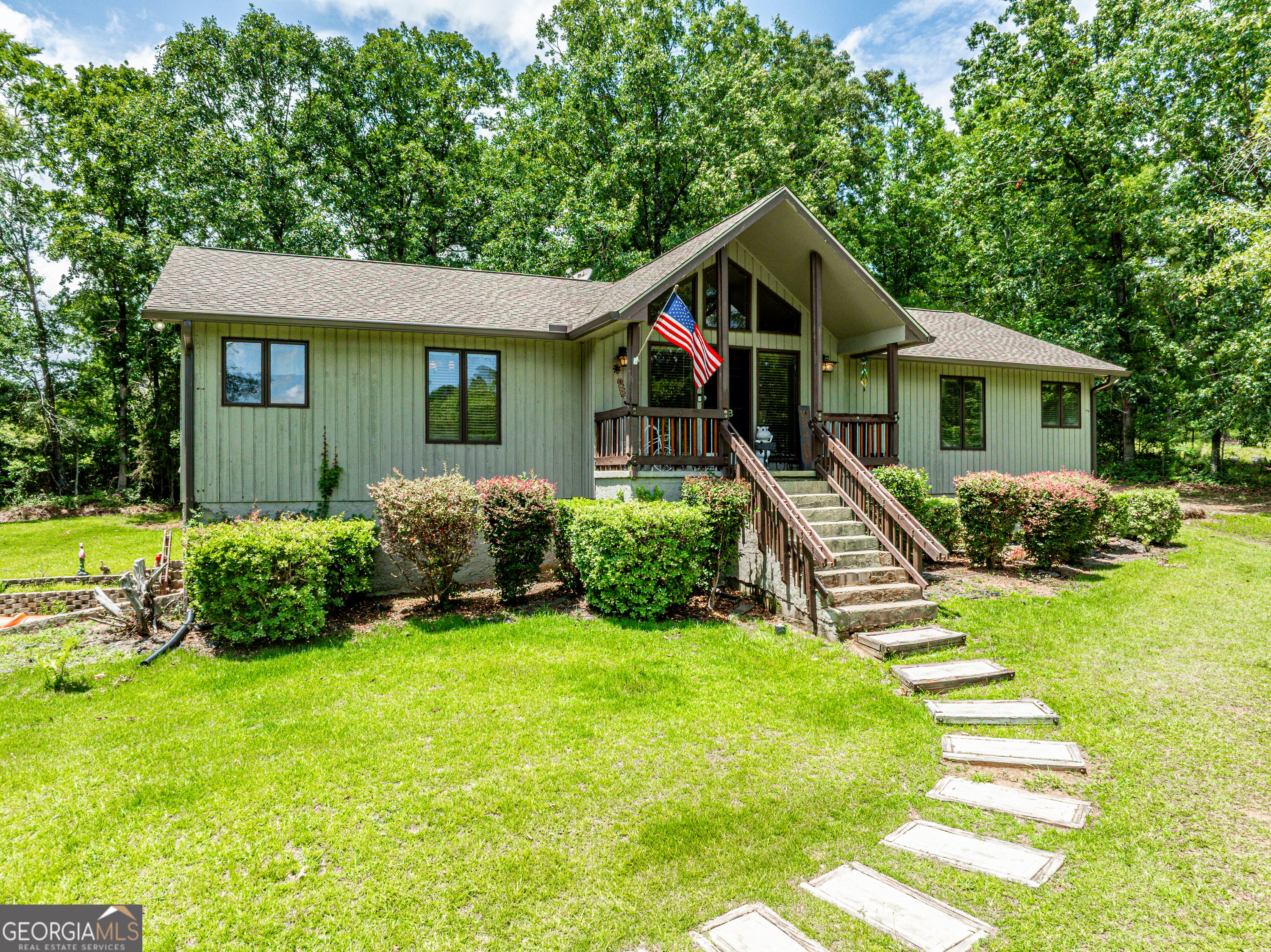 118 Pinecrest DR NE
