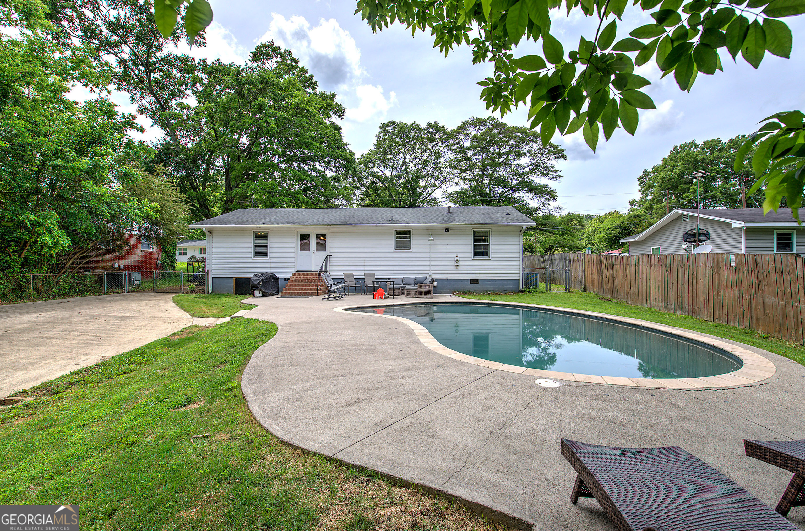 16 Van Tassel DR SE