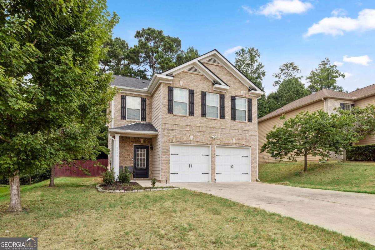 Charming 4BR/2.5BA brick-front home in Fairburn! Step into an inviting foyer with bamboo hardwoods flowing through the main areas, stairwell with wrought iron spindles, upstairs hallway, and master suite. The open family room overlooks the kitchen featuring cherrywood cabinetry, stainless steel appliances, and granite countertops-ideal for entertaining. Upstairs, the spacious master suite includes a sitting room perfect for an office or reading nook. The spa-inspired bath offers a jetted tub, tile shower, and double vanities. A beautiful blend of style, comfort, and function awaits at 6608 Oak Hill Pass!