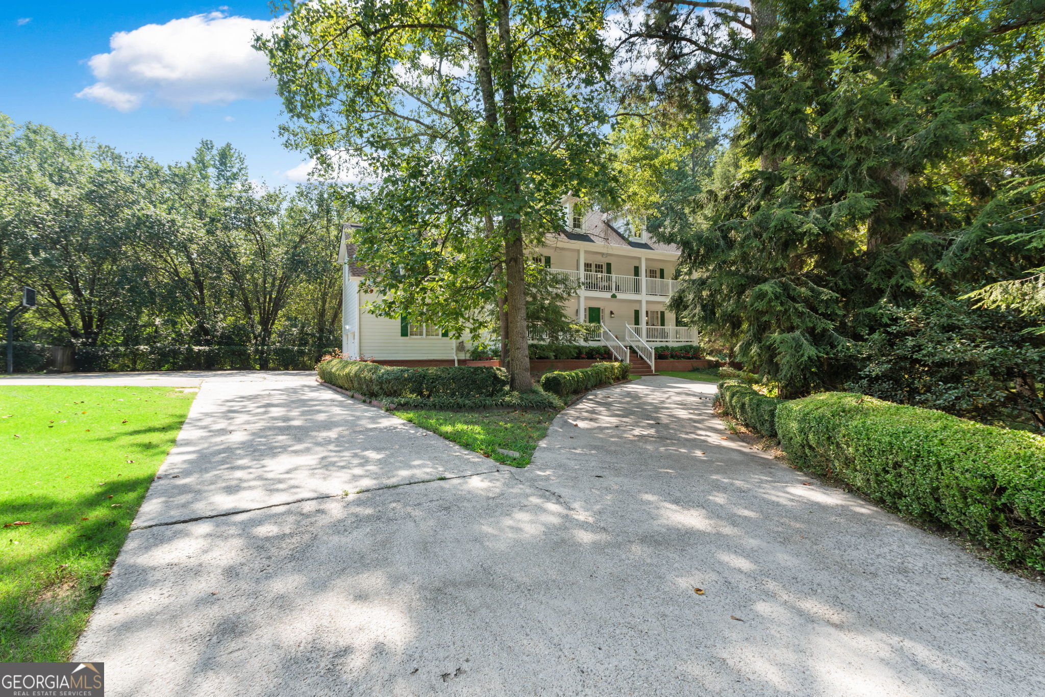 2390 Sassafrass LN