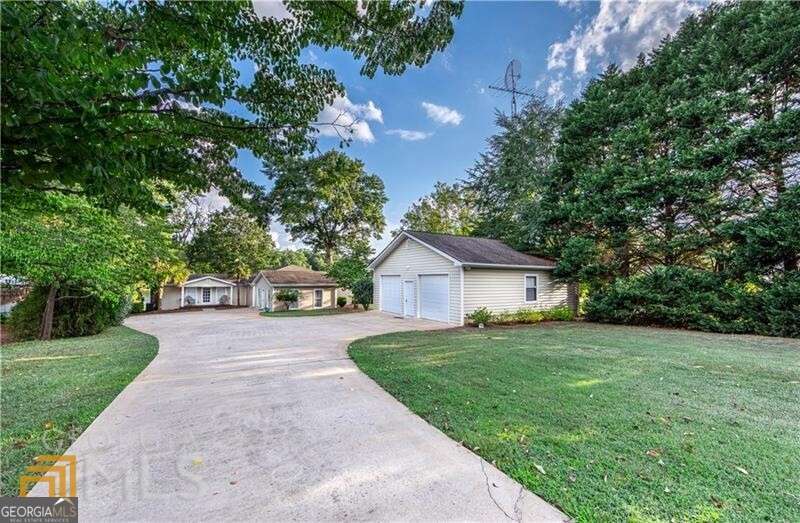 120 Thunder RD SE