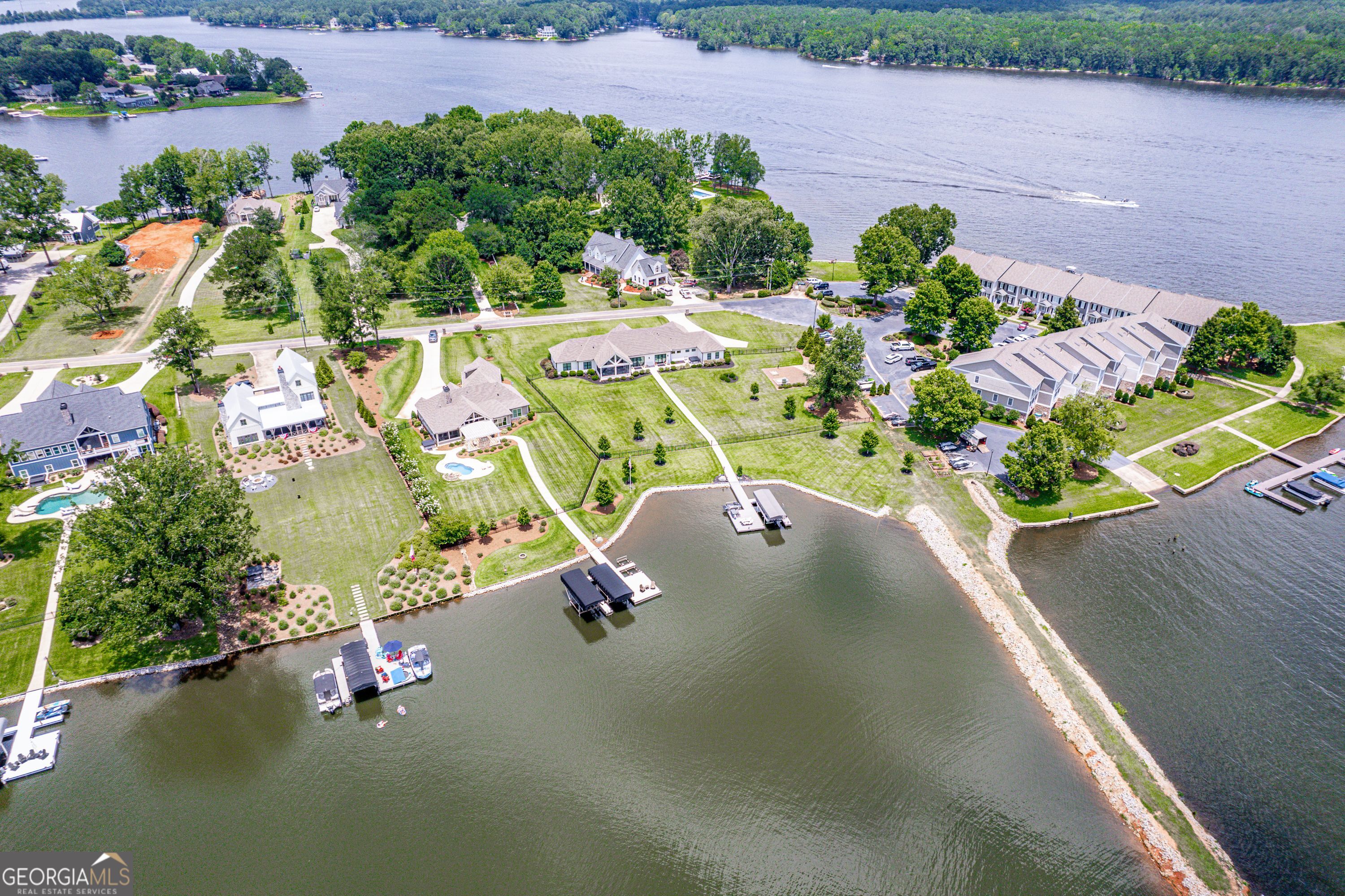 160 Lakeview Dr