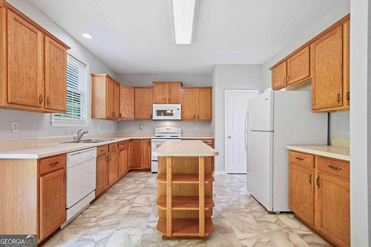 4405 Feather WAY