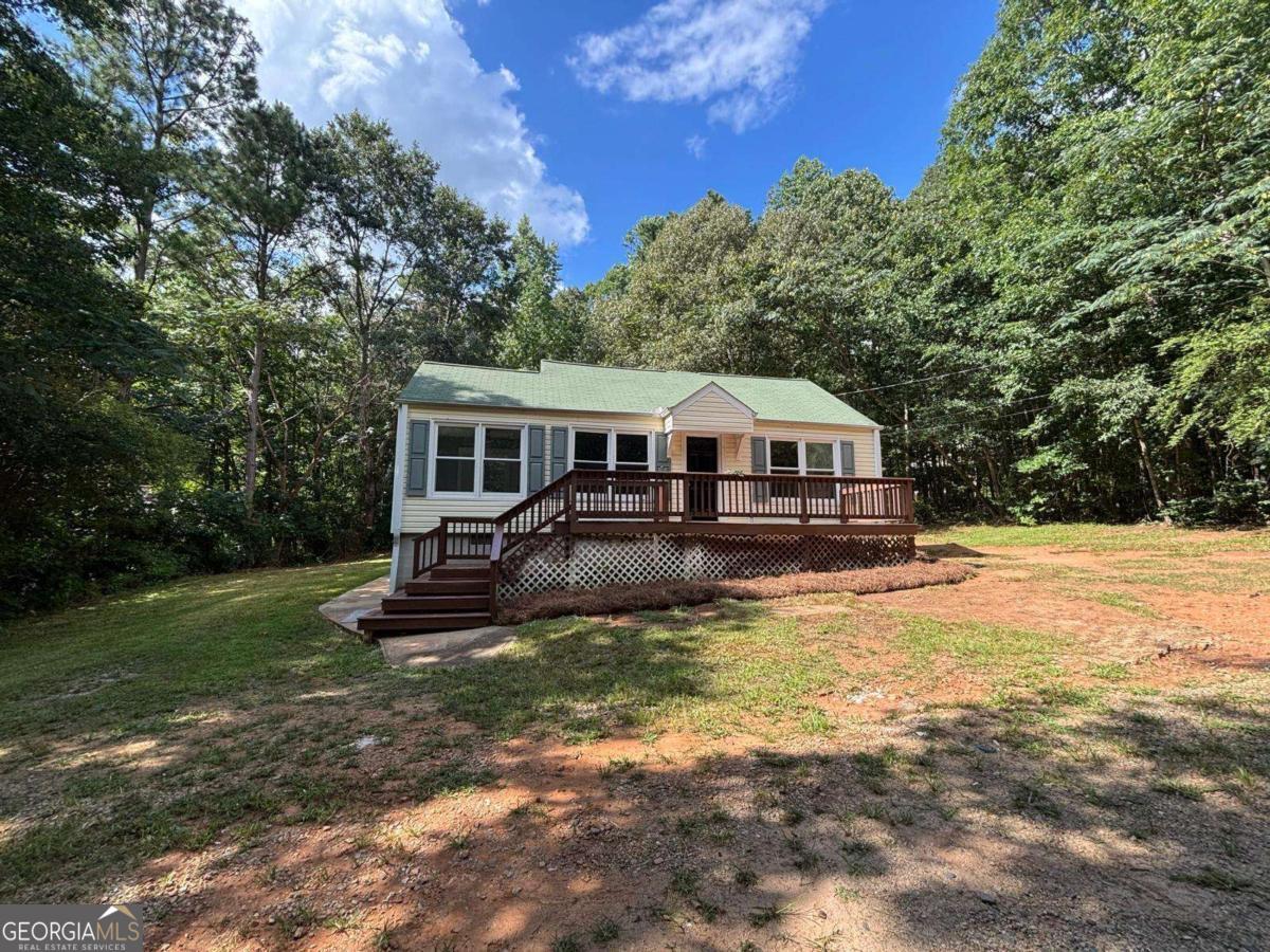 *NEW INTERIOR PAINT*KITCHEN WITH HIGH END STAINLESS STEEL APPLIANCES*ALL NEW UPGRADED LIGHT FIXTURES*VERY PRIVATE PARK LIKE BACKYARD*A MUST SEE!!!