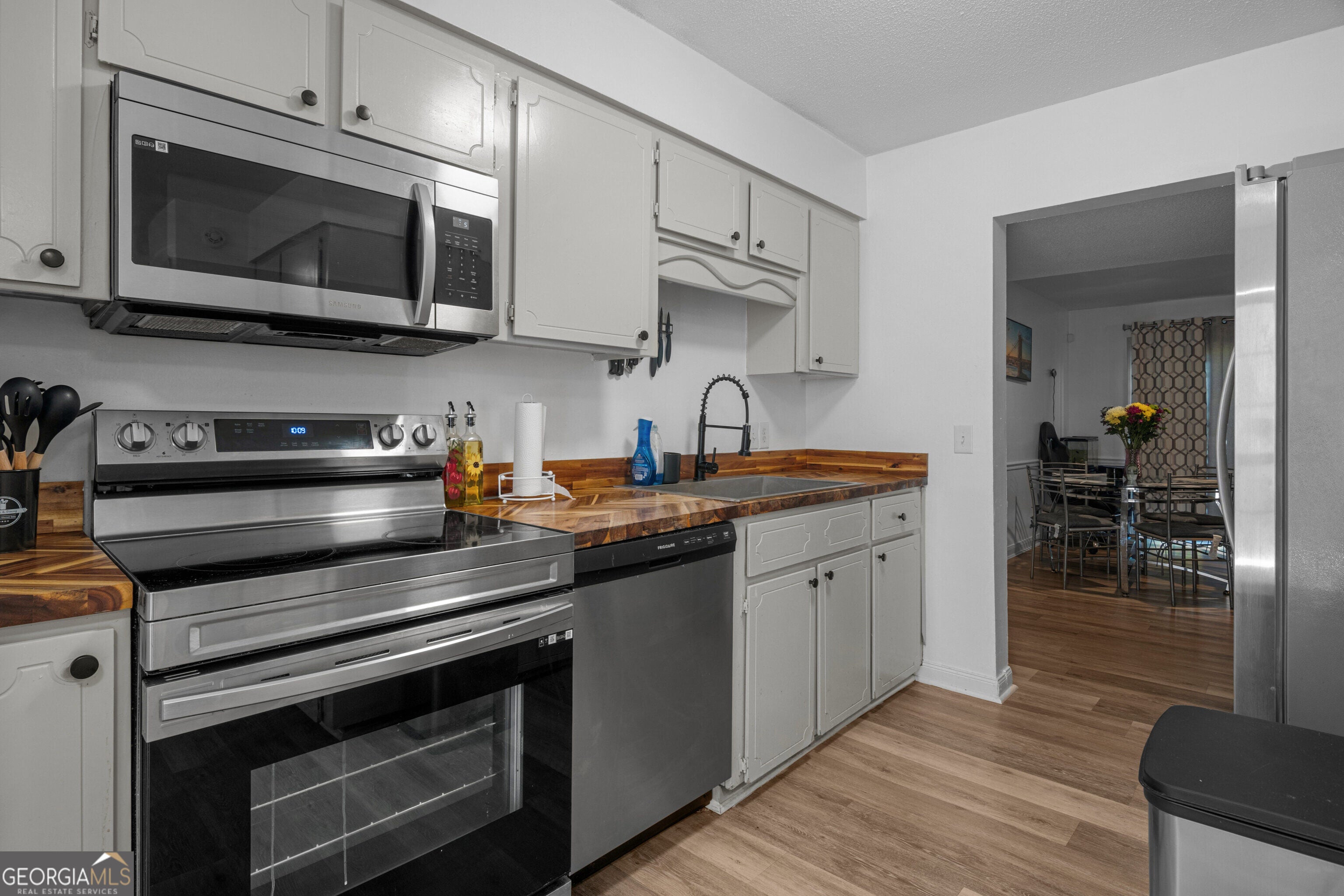 912 Pineland AVE APT 4
