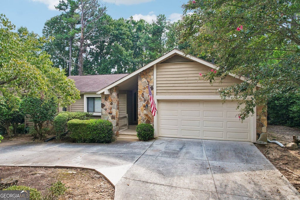 Photo of 1008 Muirfield Drive NE, Marietta, GA 30068 (MLS # 10847342)