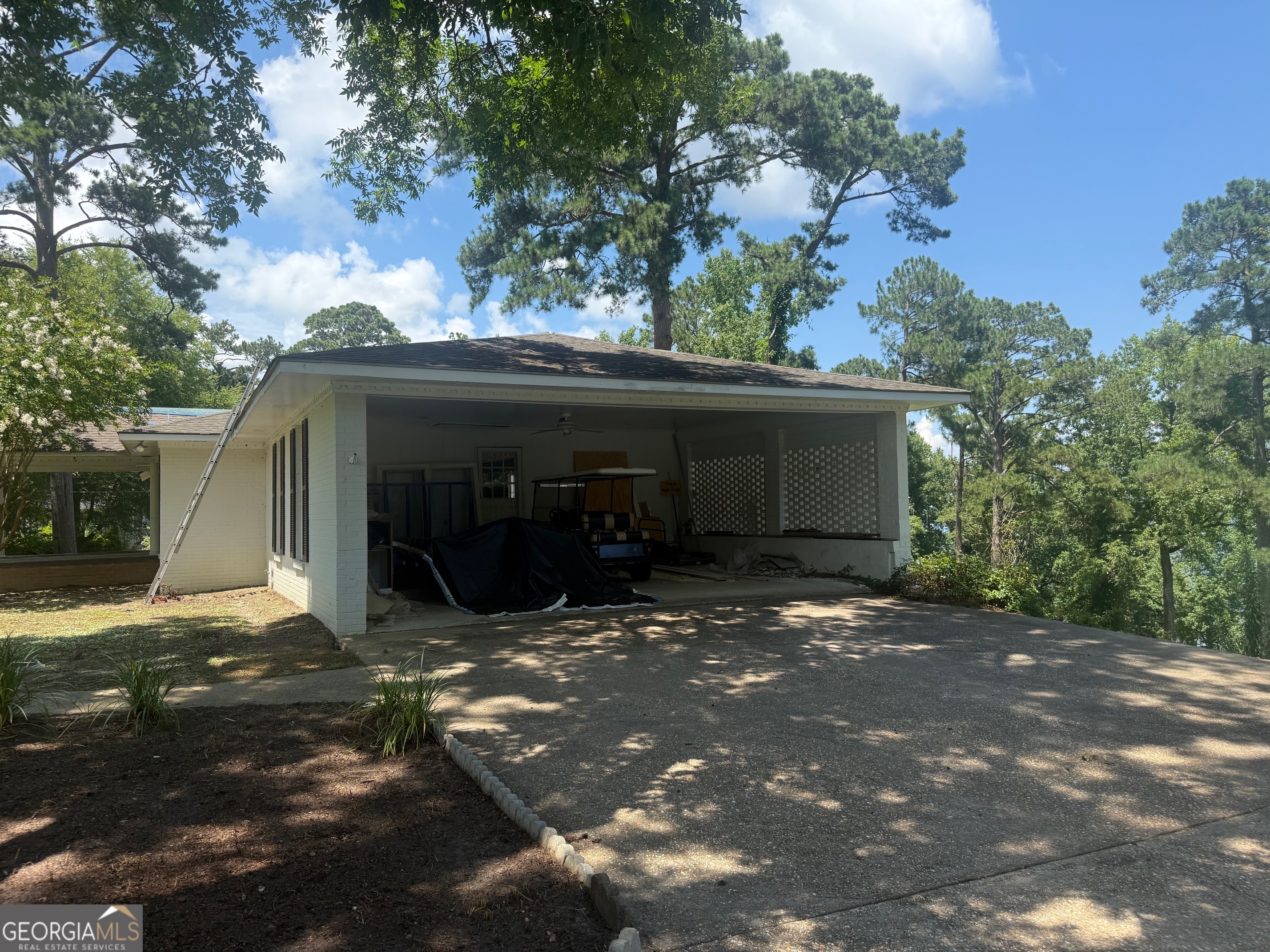 111 Lakeview DR