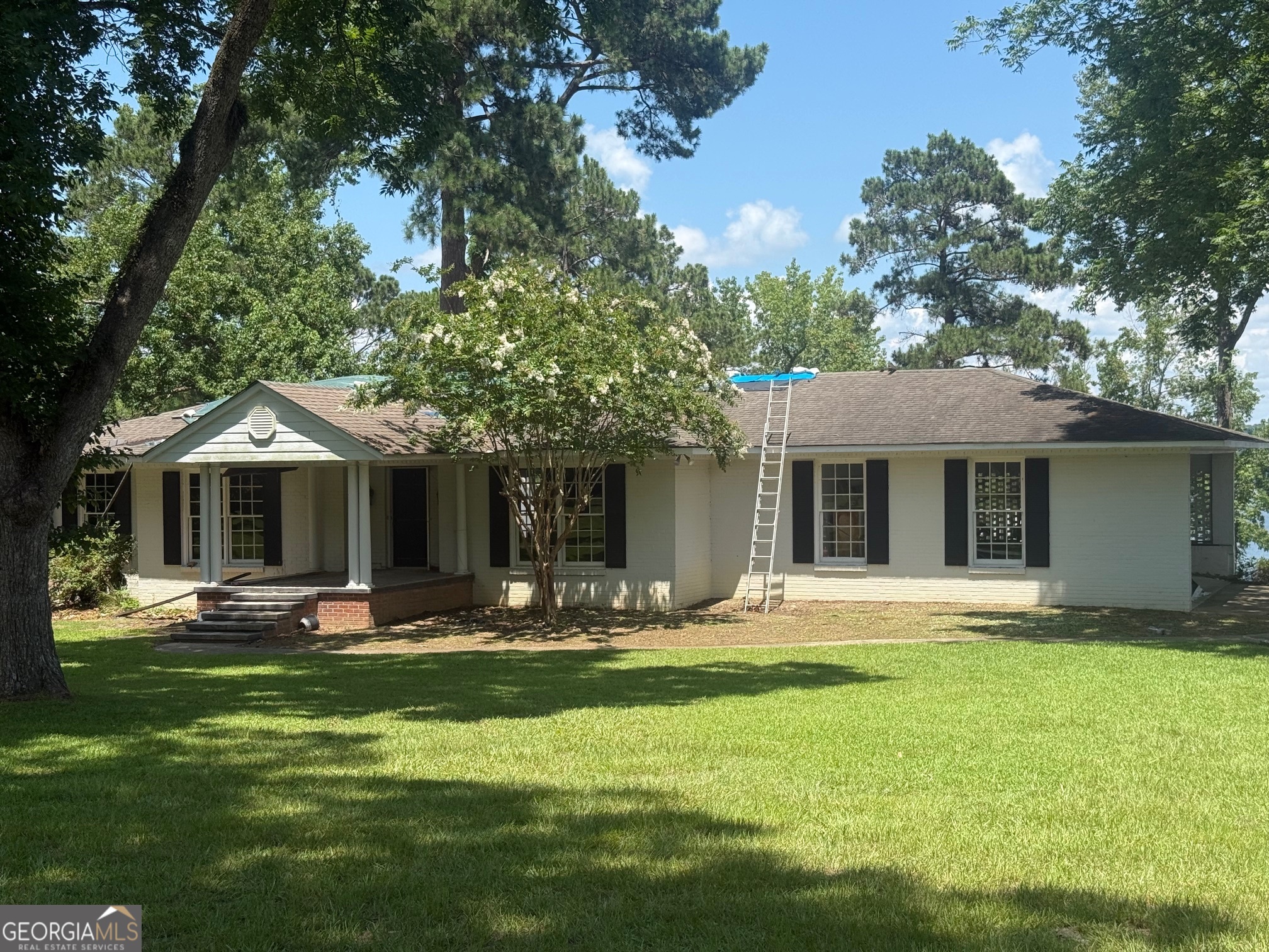 111 Lakeview DR