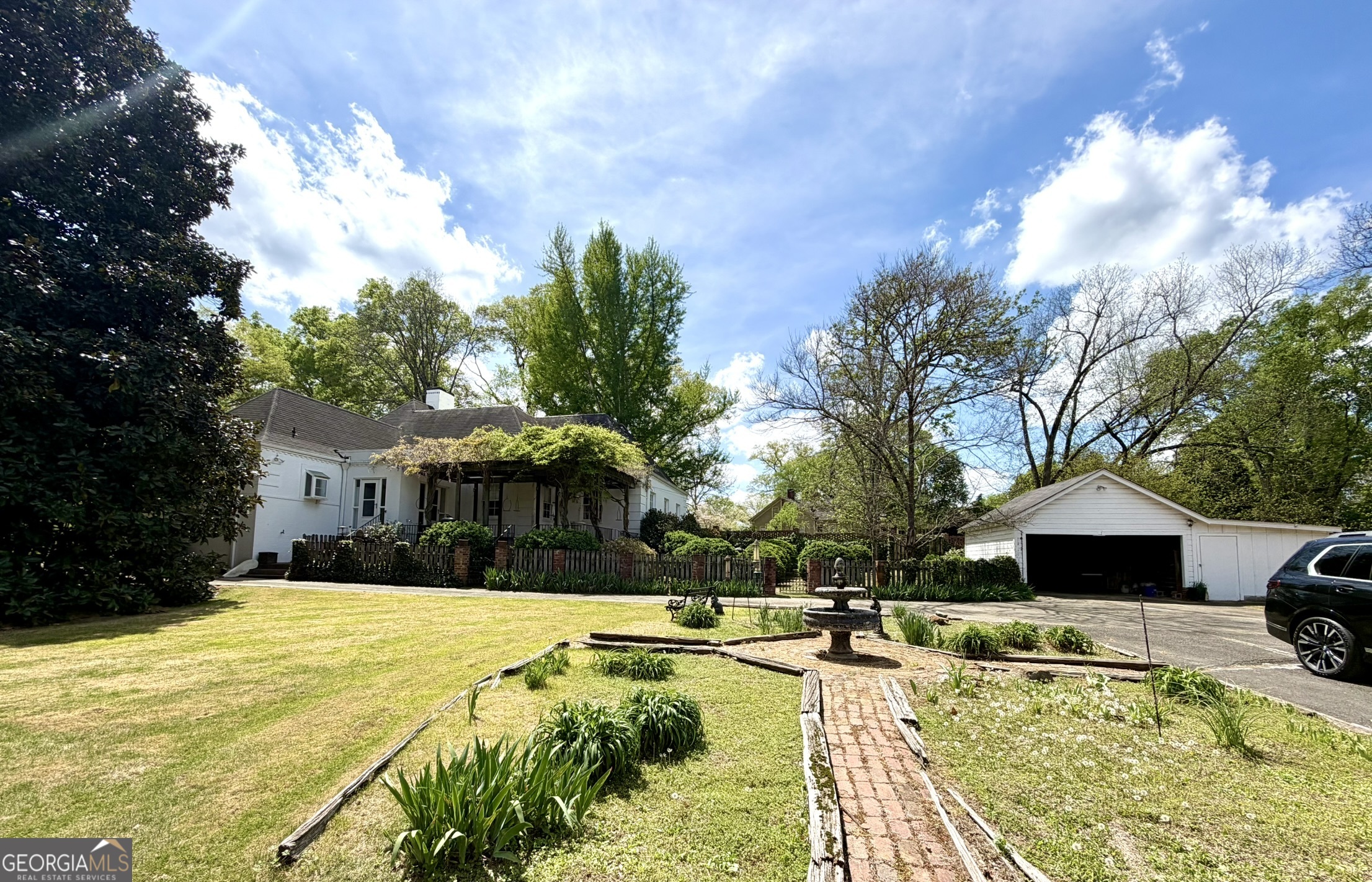 217 E 10th Street SW