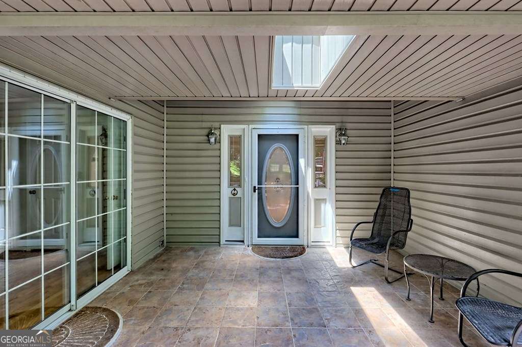 993 Lakeside DR
