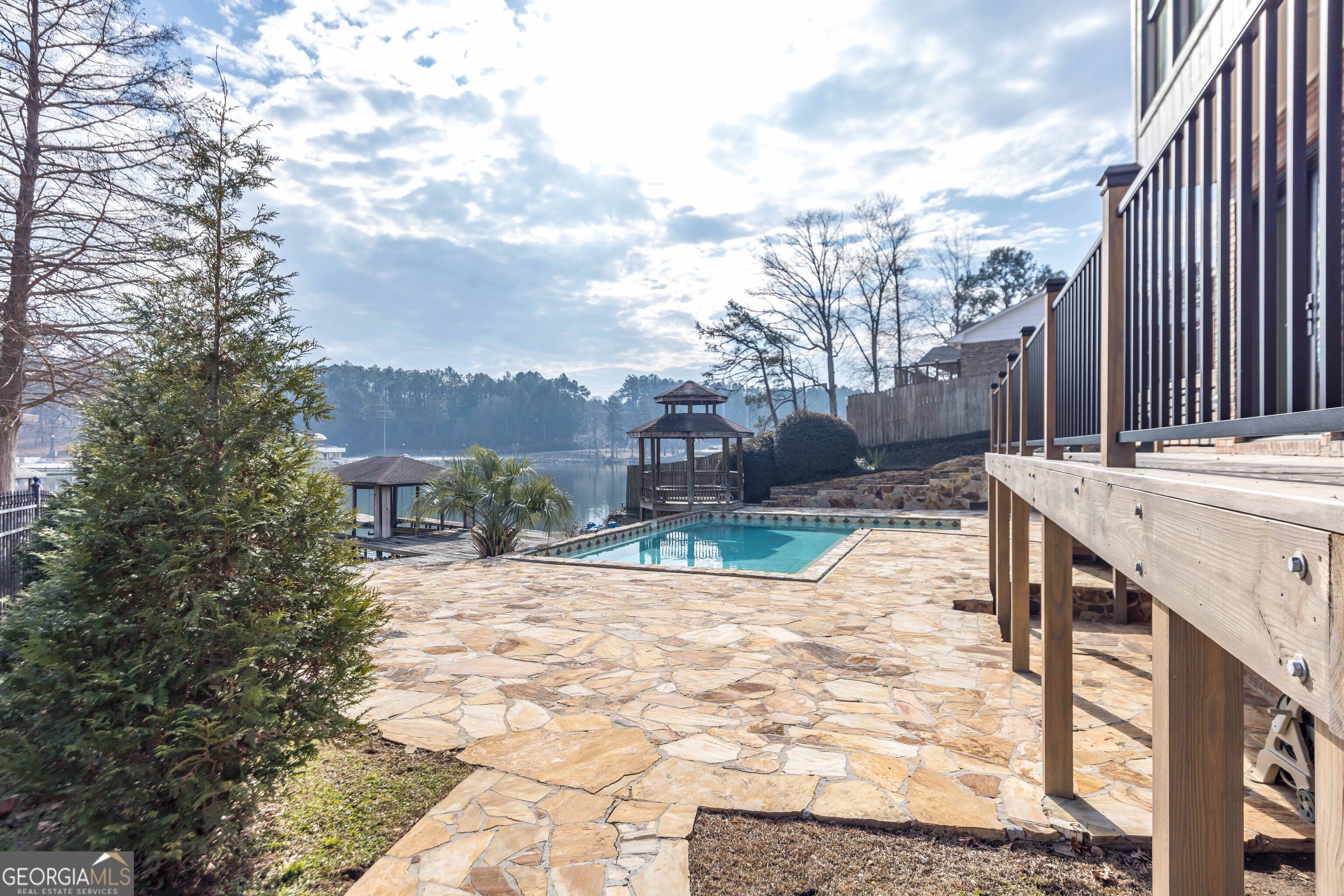 5472 Roaring Branch RD