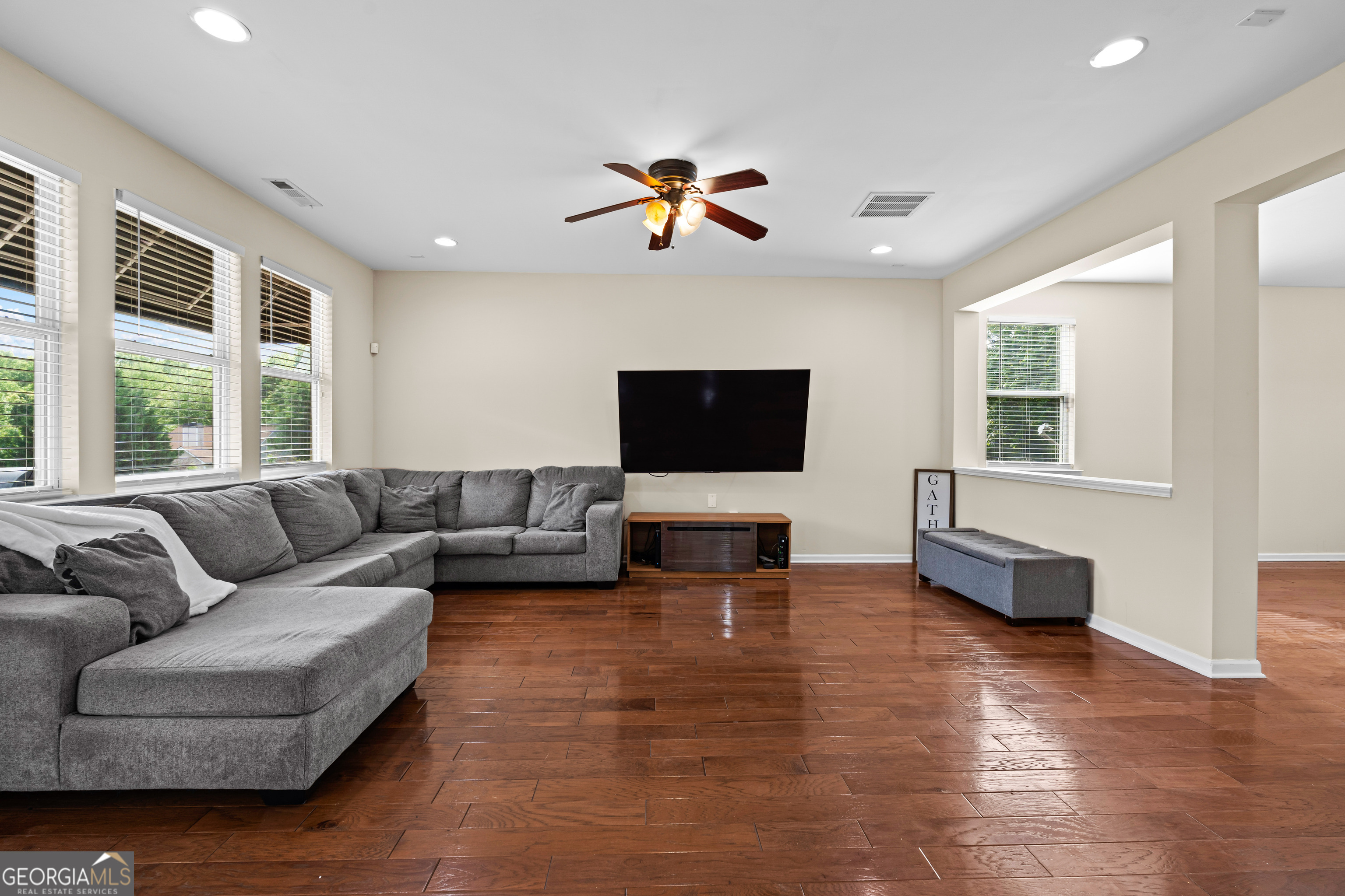 145 Paxton PL