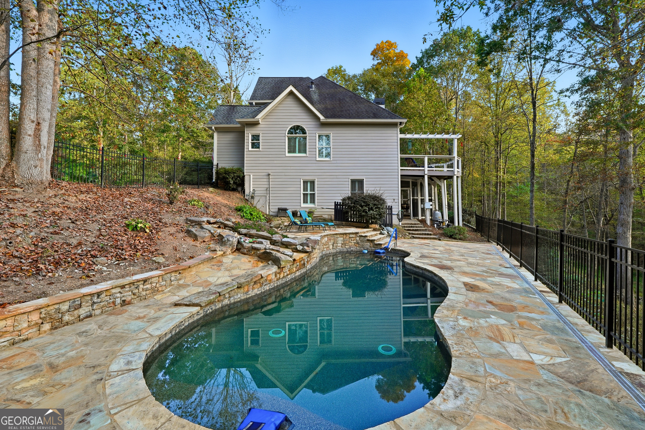 Falls of Smithwick Crossing. - Residential