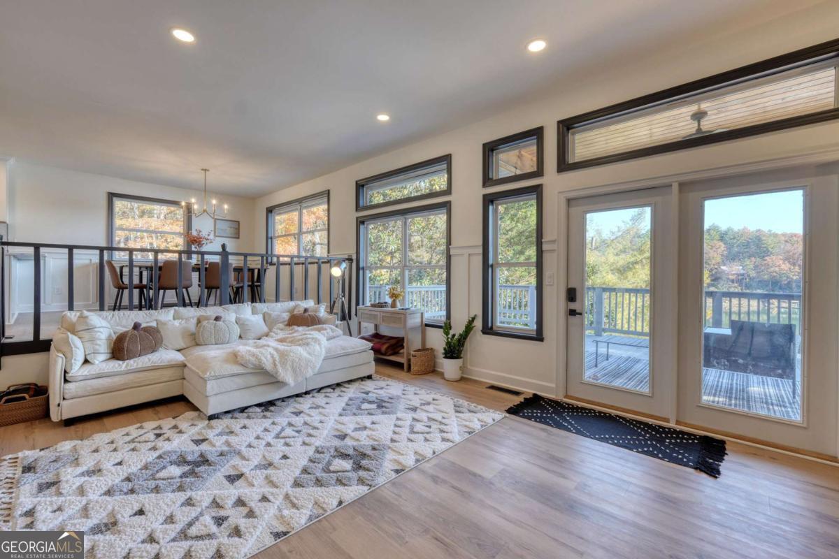 129 Mountain View LN