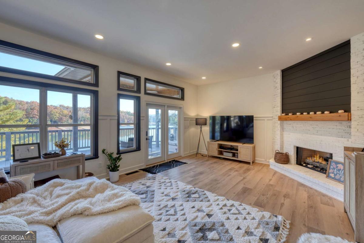 129 Mountain View LN