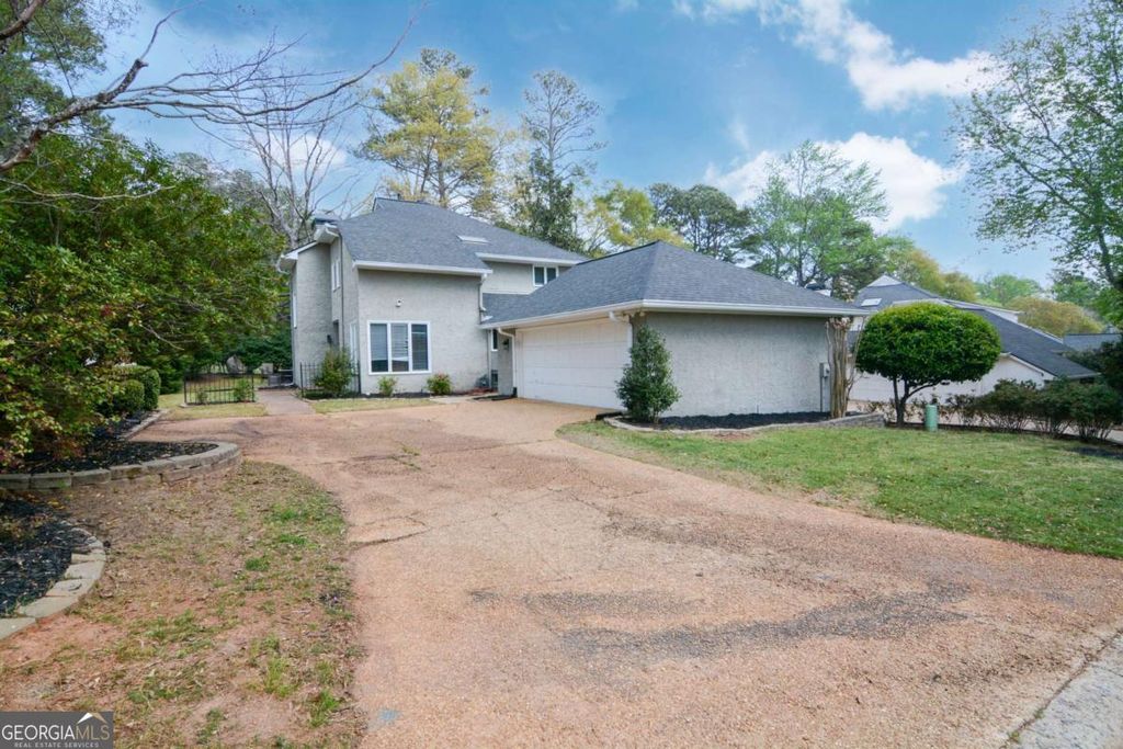Photo of 2560 Links End, Roswell, GA 30076 (MLS # 10725419)
