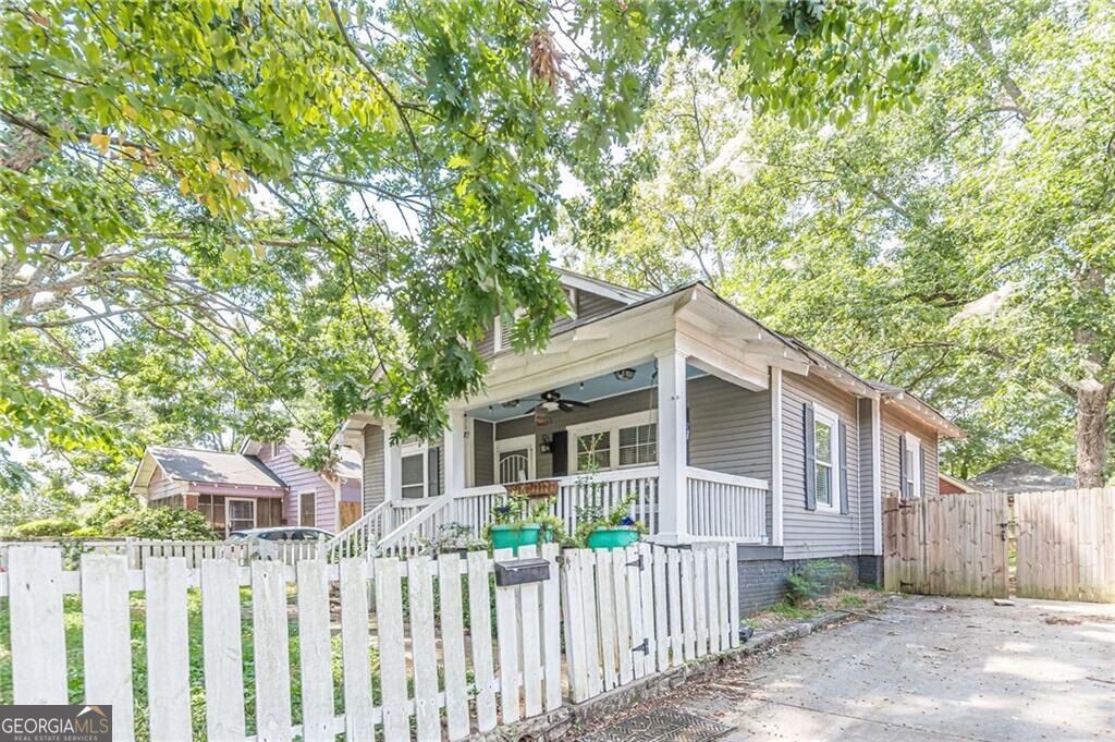 Photo of 1395 Desoto Avenue SW, Atlanta, GA 30310 (MLS # 10840908)