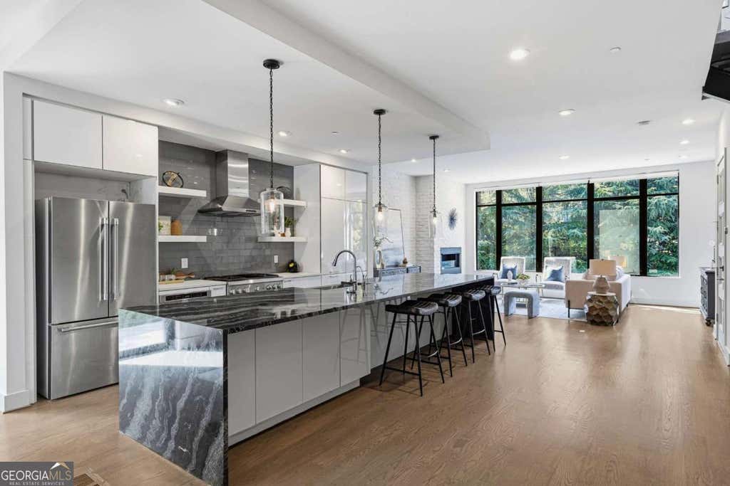 Photo of 914 Lenox Boulevard NE, Atlanta, GA 30324 (MLS # 10826568)