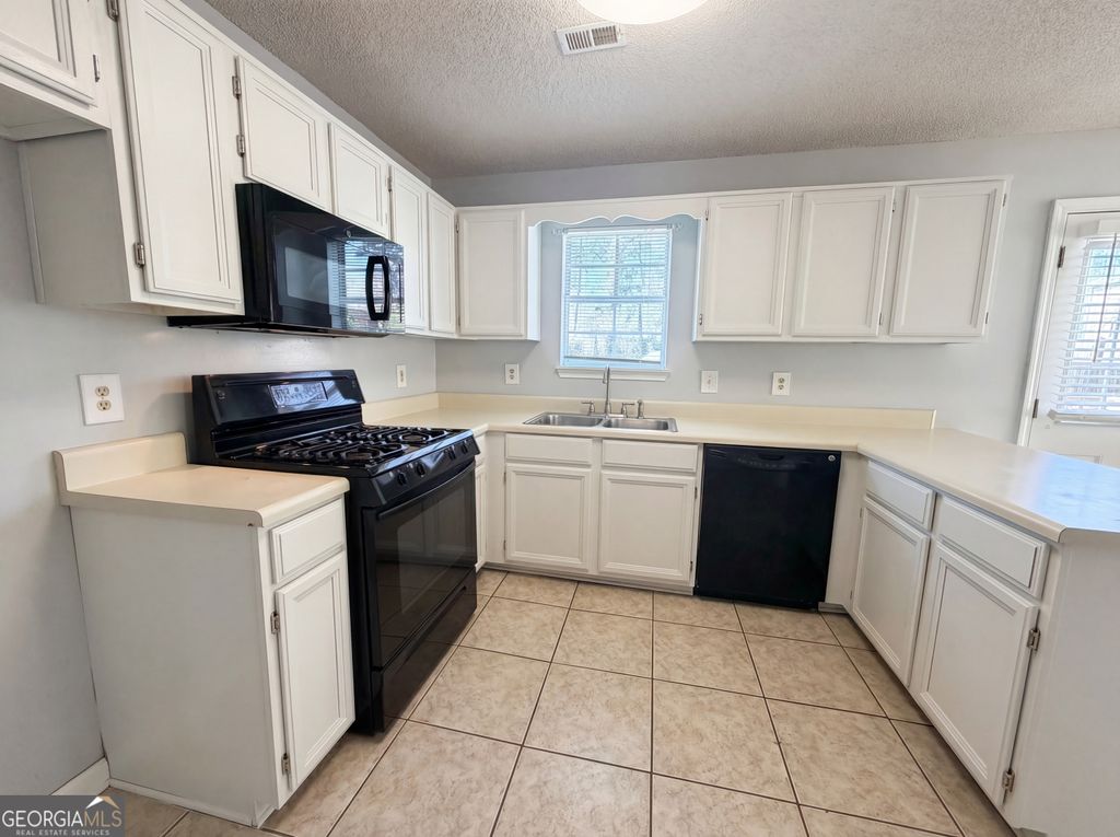 Photo of 1390 Chapel Hill Lane SW, Marietta, GA 30008 (MLS # 10718920)