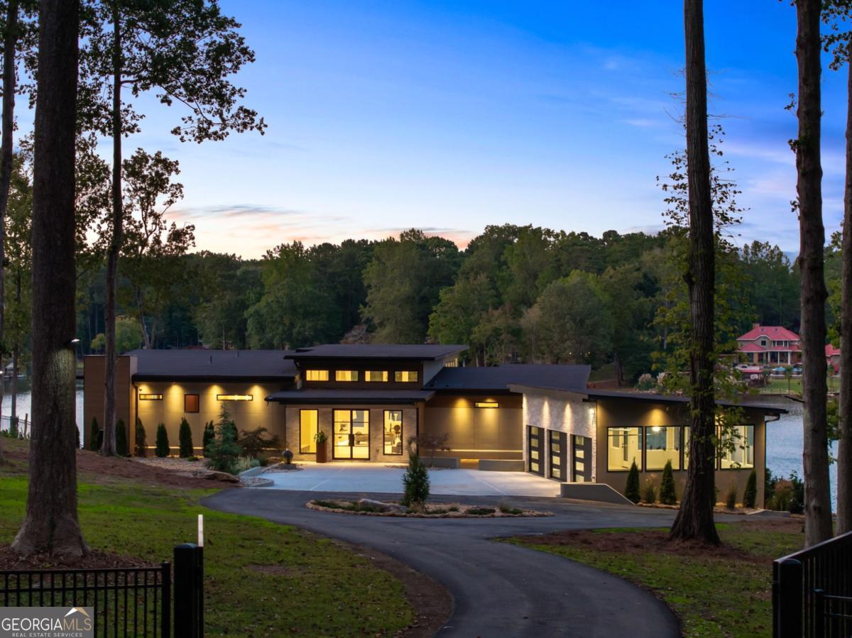 2746 Emerald DR
