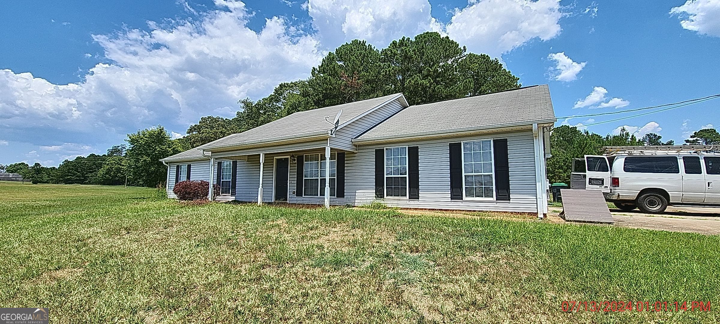 3 Bedroom 2 Full Baths in a country setting Approximately 1 mile to the desirable OLA Elementary, Middle & High Schools. No HOA!! Faux wooden blinds throughout, tray ceiling in the Master Bedroom with separate garden tub and walk-in shower, huge Master closet, carpeting in bedrooms and engineered wood in kitchen, dining room and living room. Shopping and entertainment close by. Move in ready. A peaceful place to live. Must see! Tenant must be able to maintain over 2.5 acres of open pasture. Grounds maintenance is not included in the rent price. No vouchers please. Small pets considered.