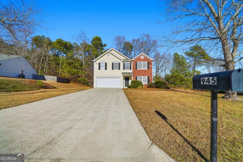 Photo of 945 Campbell Gate Road, Lawrenceville, GA 30045 (MLS # 10661392)