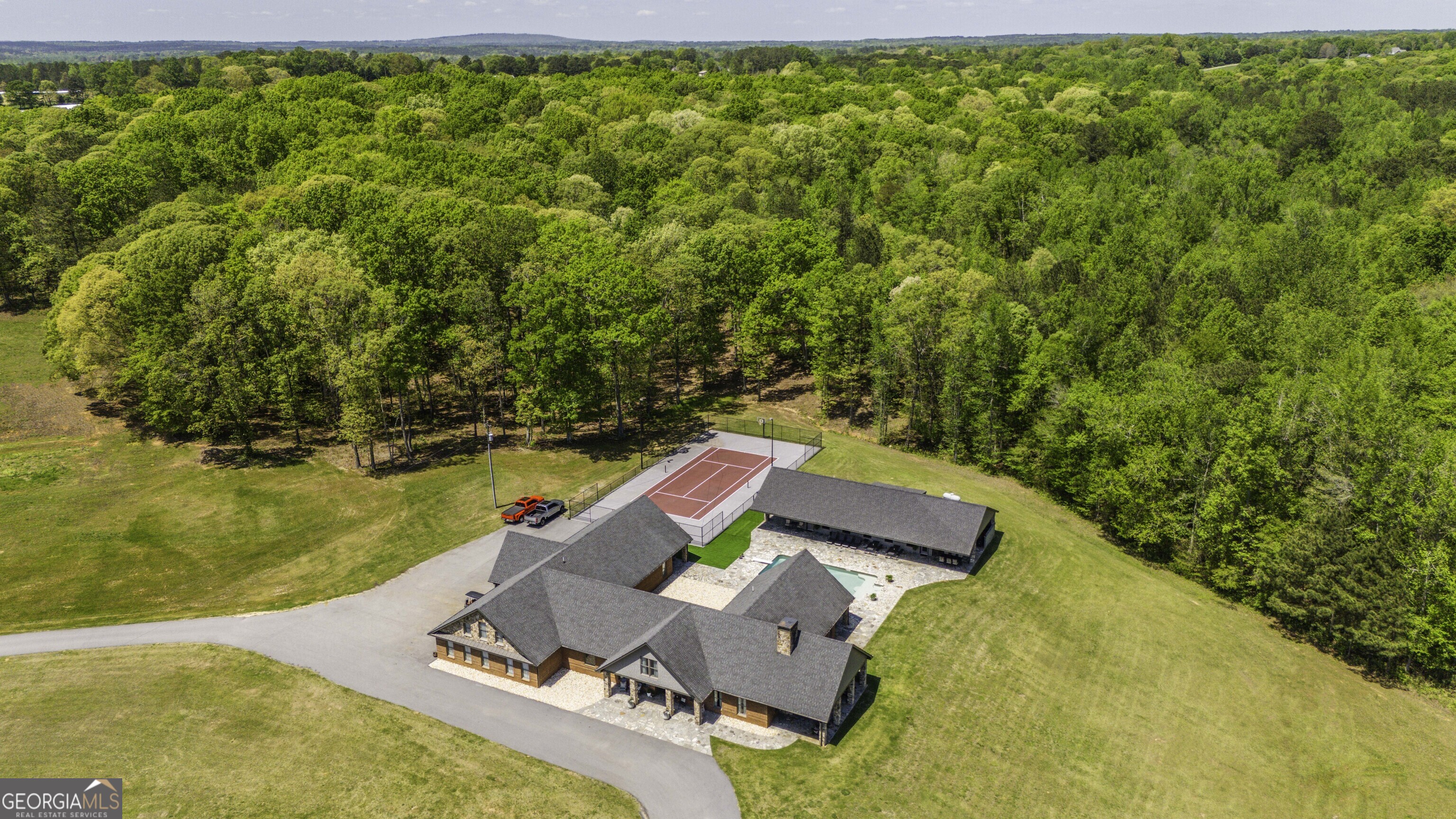1600 Happy Hollow RD