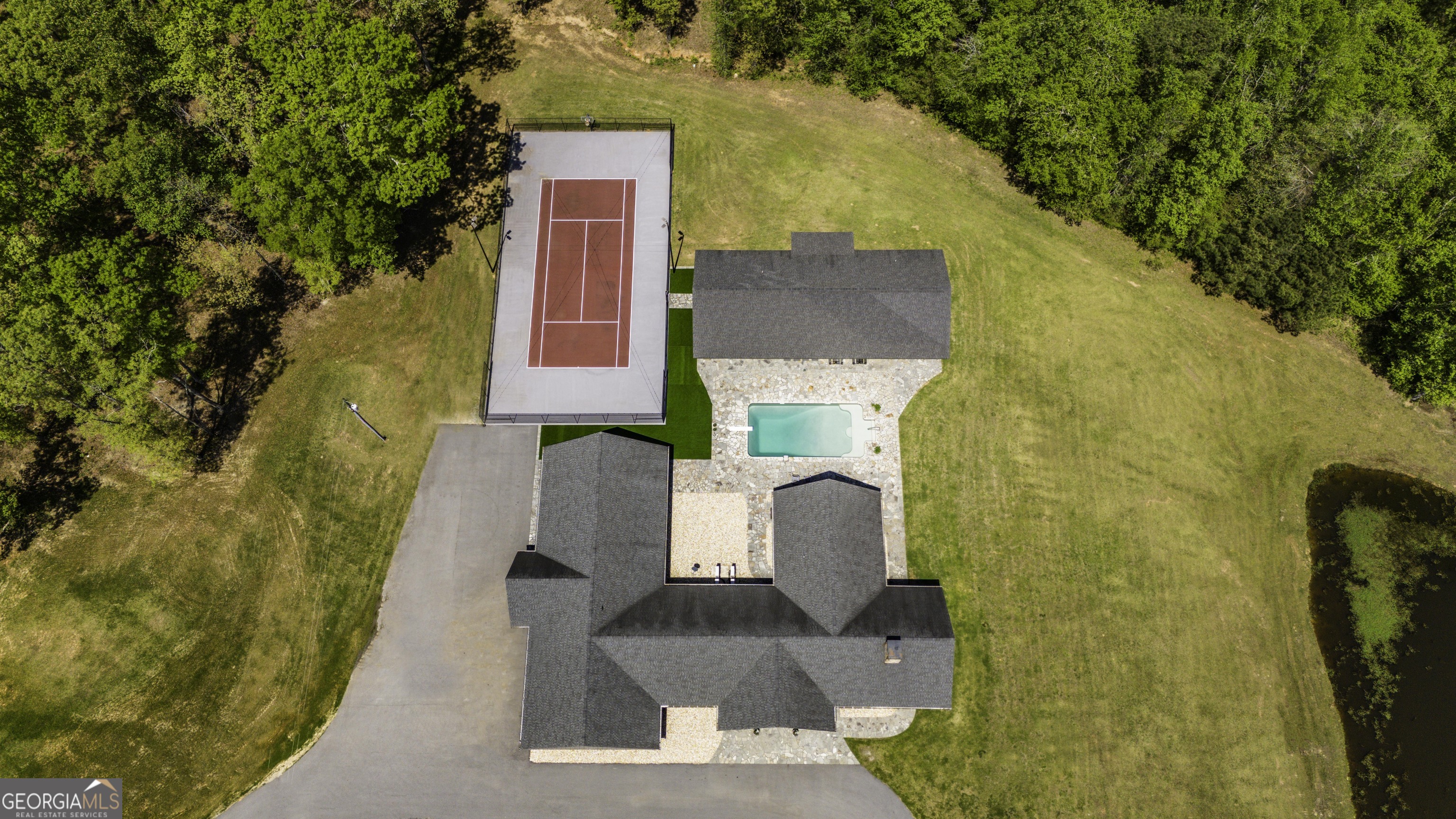 1600 Happy Hollow RD