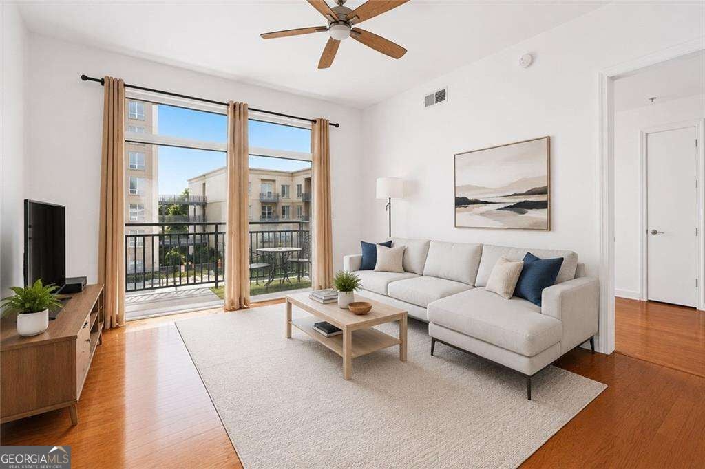 711 Cosmopolitan DR NE 300