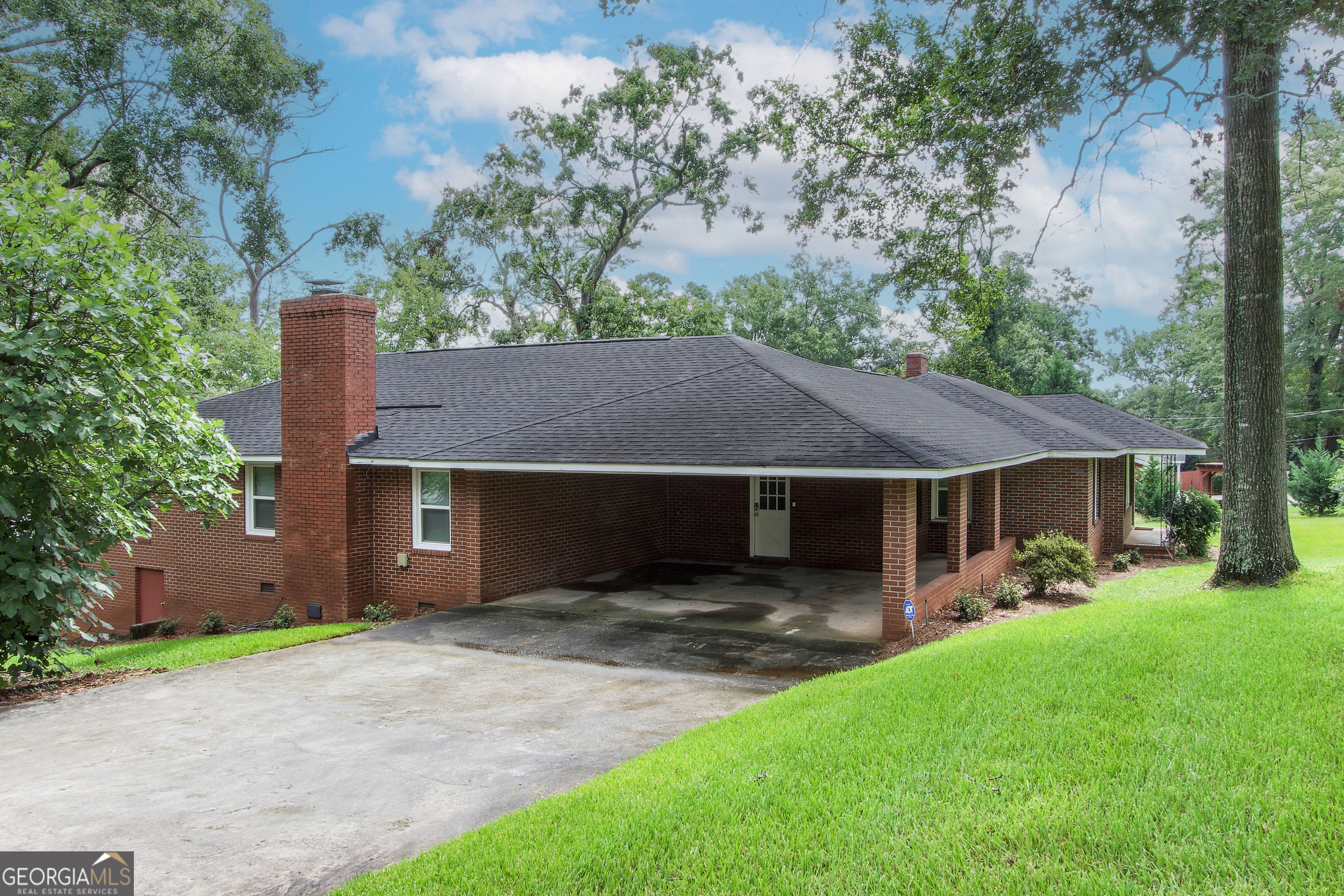 2415 Apricot LN