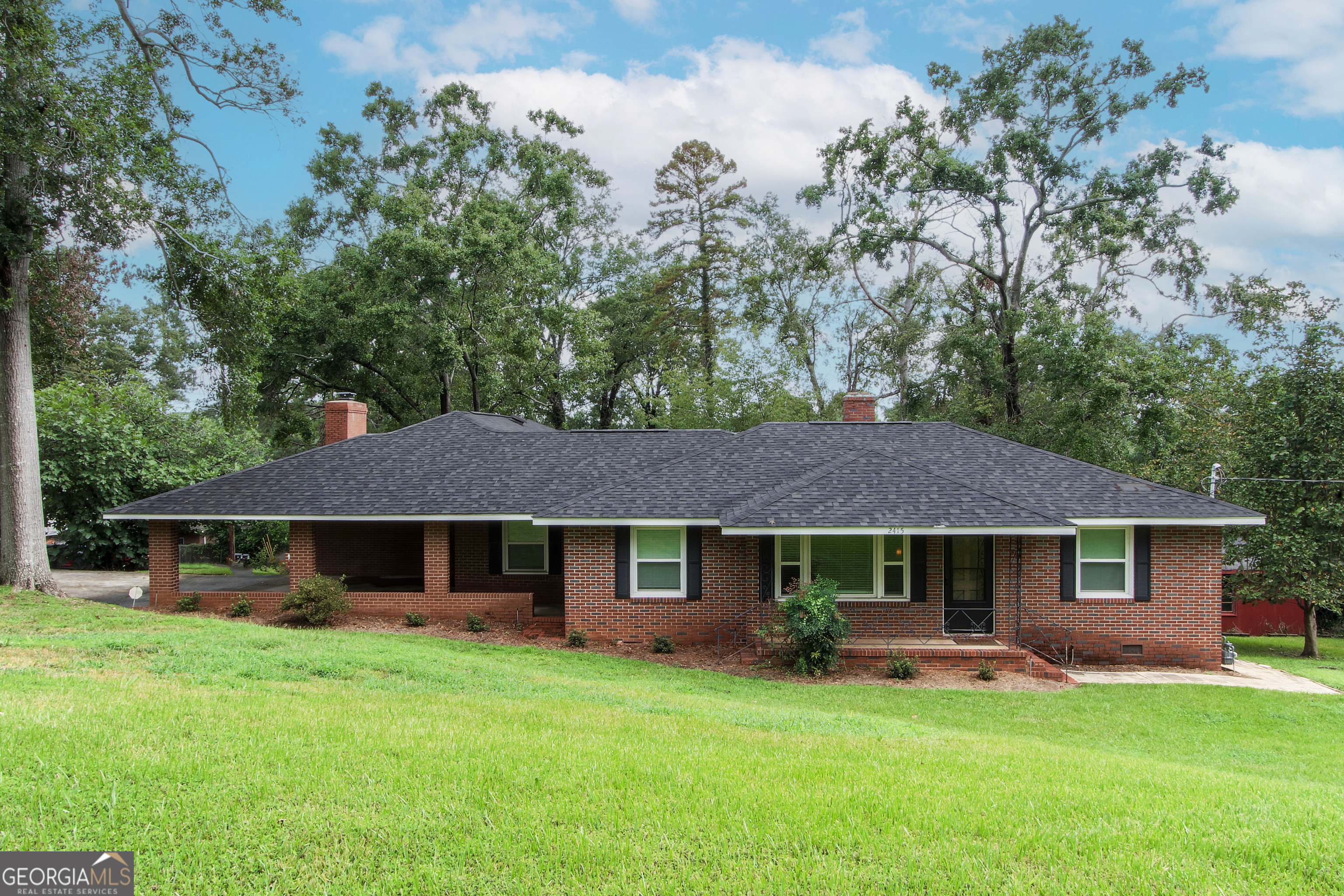 2415 Apricot LN