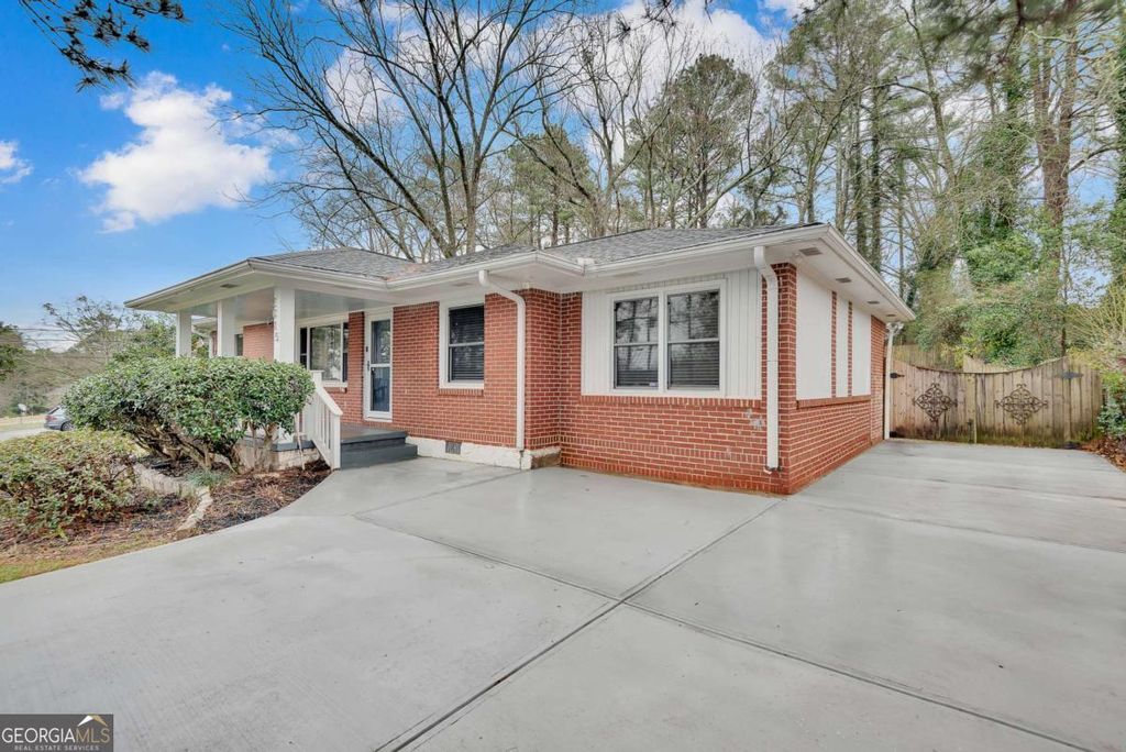 Photo of 2015 E Camellia Drive, Decatur, GA 30032 (MLS # 10702401)