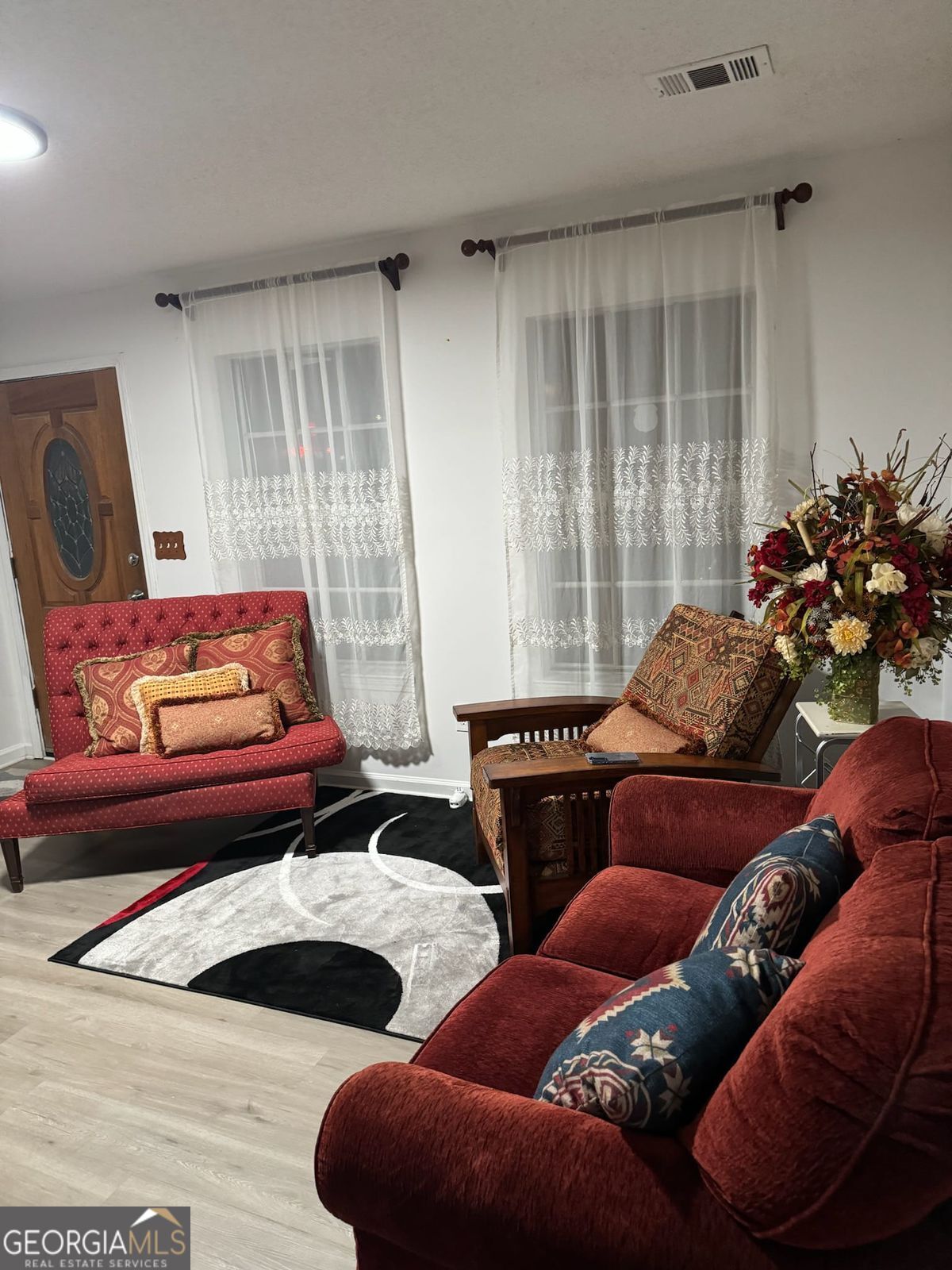 328 NE Roosevelt CIR