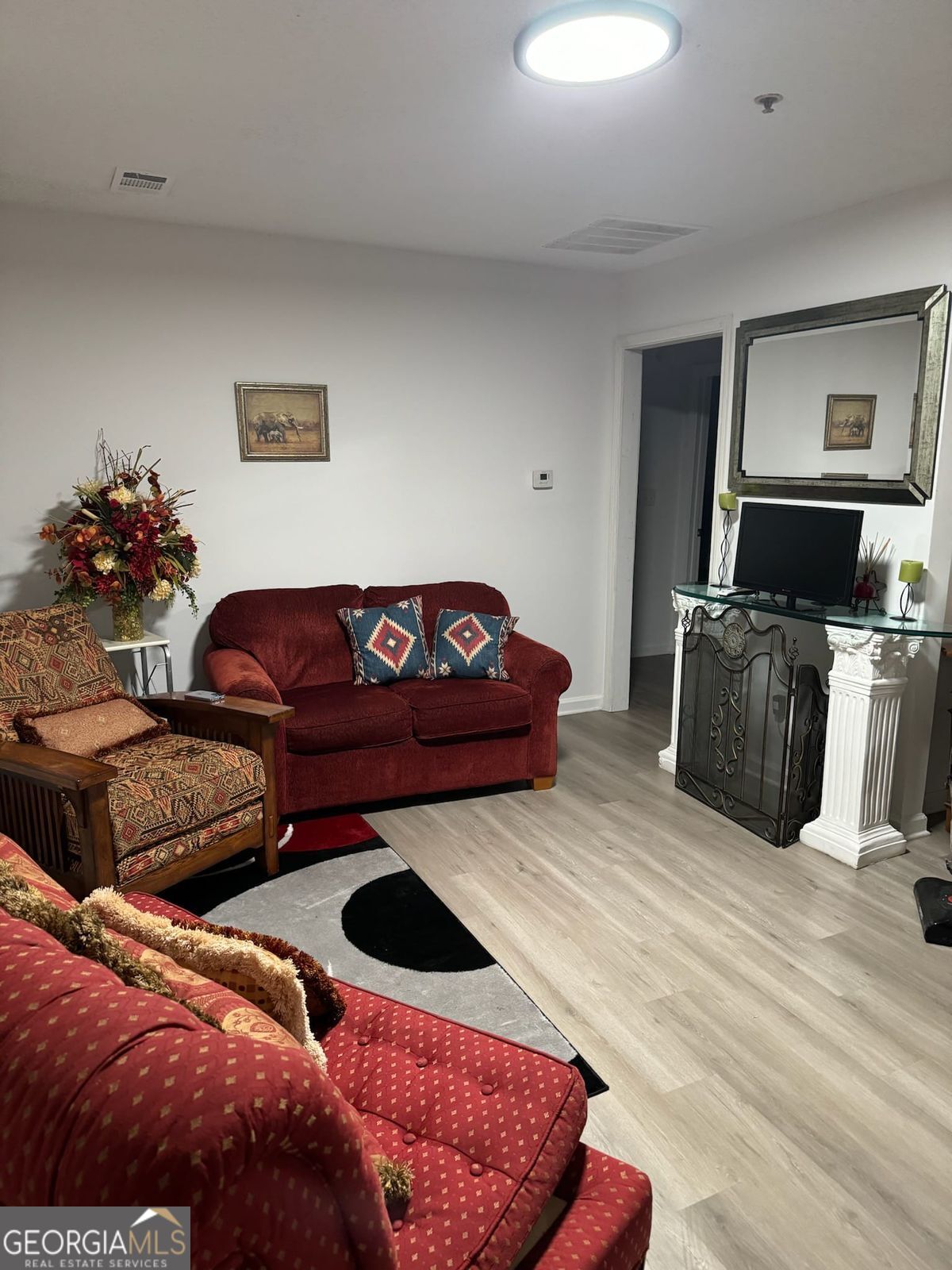 328 NE Roosevelt CIR