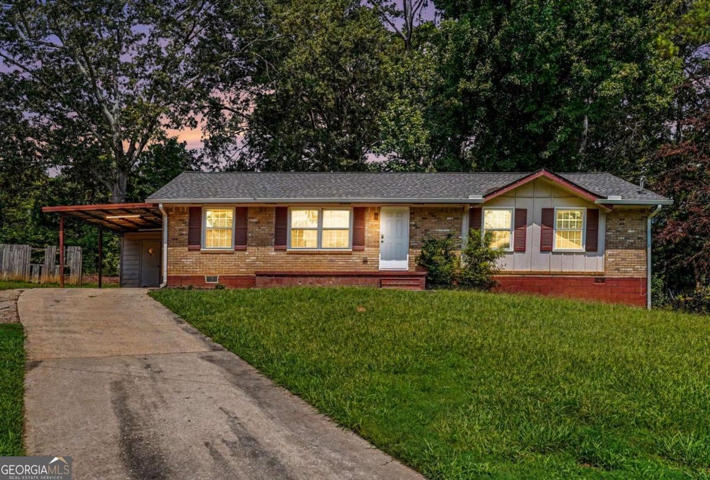 Photo of 312 W Downing Court, Jonesboro, GA 30238 (MLS # 10821795)