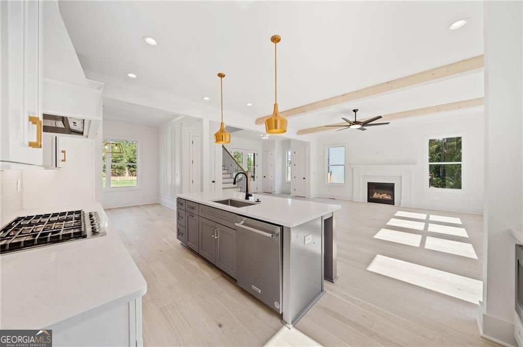 JOHNSON FERRY ESTATES (SEE BENTHILL) - Residential Lease