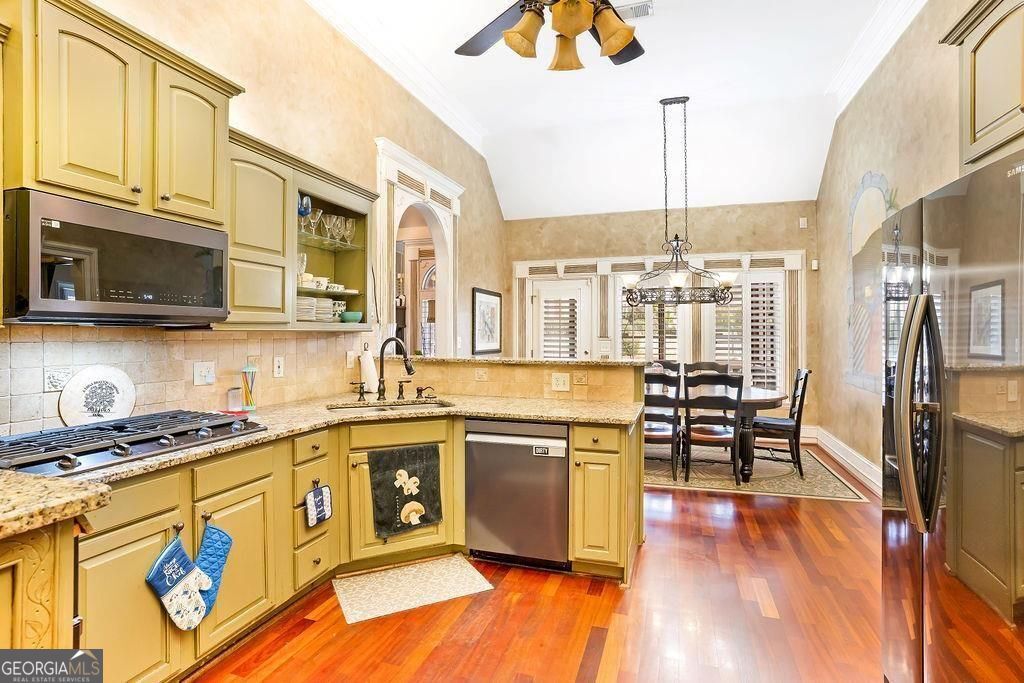 2565 Scarlet Oak LN