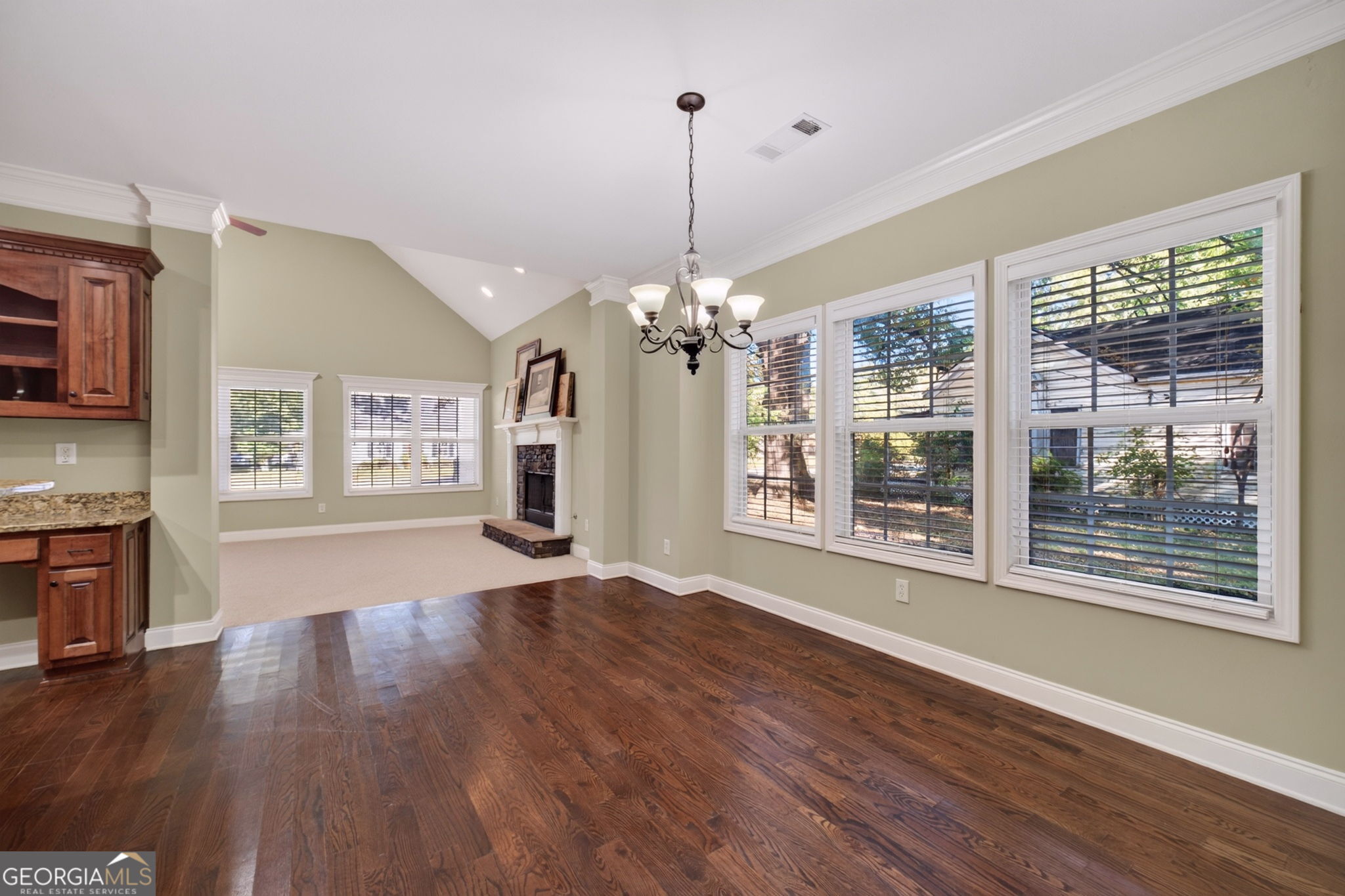 512 N Cherokee RD