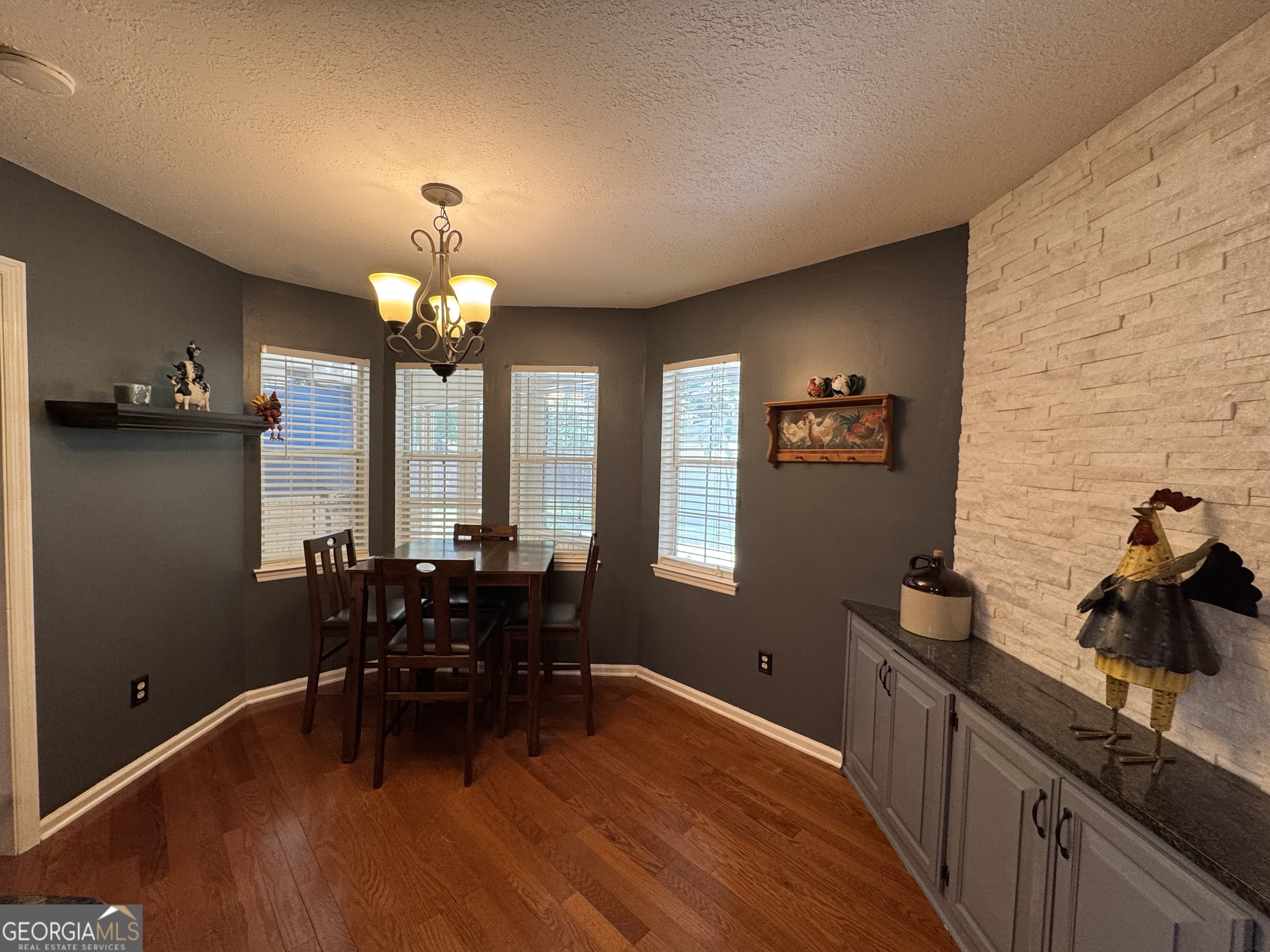 281 Cambridge CIR