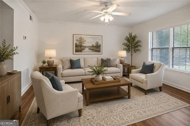 122 Woodmere SQ NW