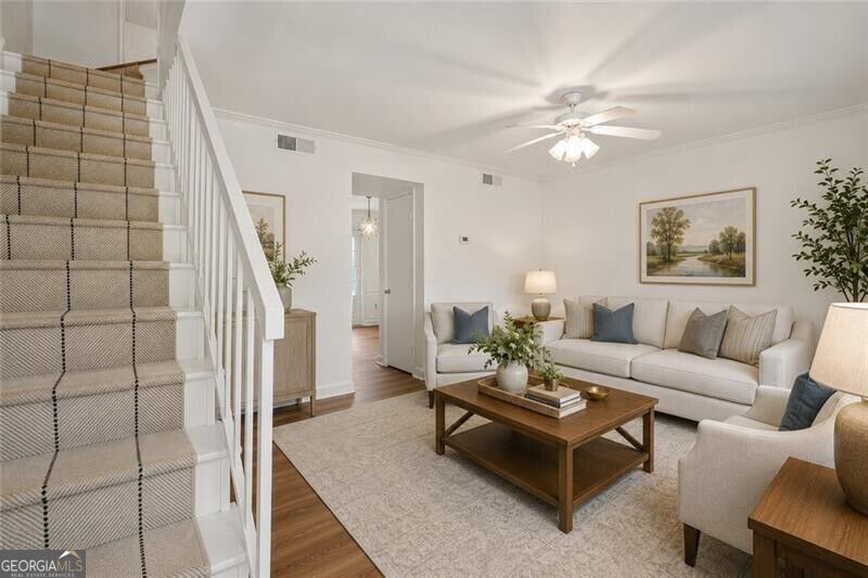 122 Woodmere SQ NW