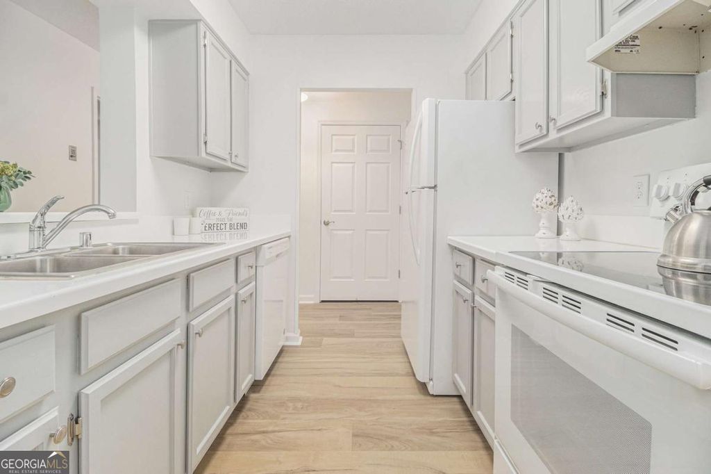 Photo of 300 Johnson Ferry Road NE #A203, Sandy Springs, GA 30328 (MLS # 10682036)