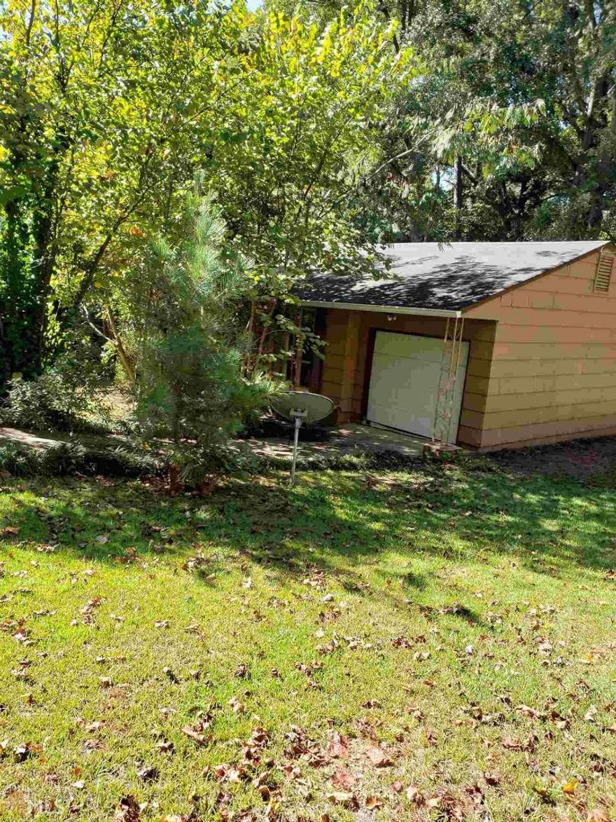 Large level corner lot, 3 bedroom and one bath room. good for gardening.  Conveniently located near shopping, MARTA and schools.