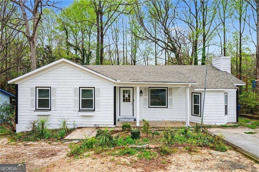 Photo of 400 Hemlock Dr, Lawrenceville, GA 30046 (MLS # 10768360)